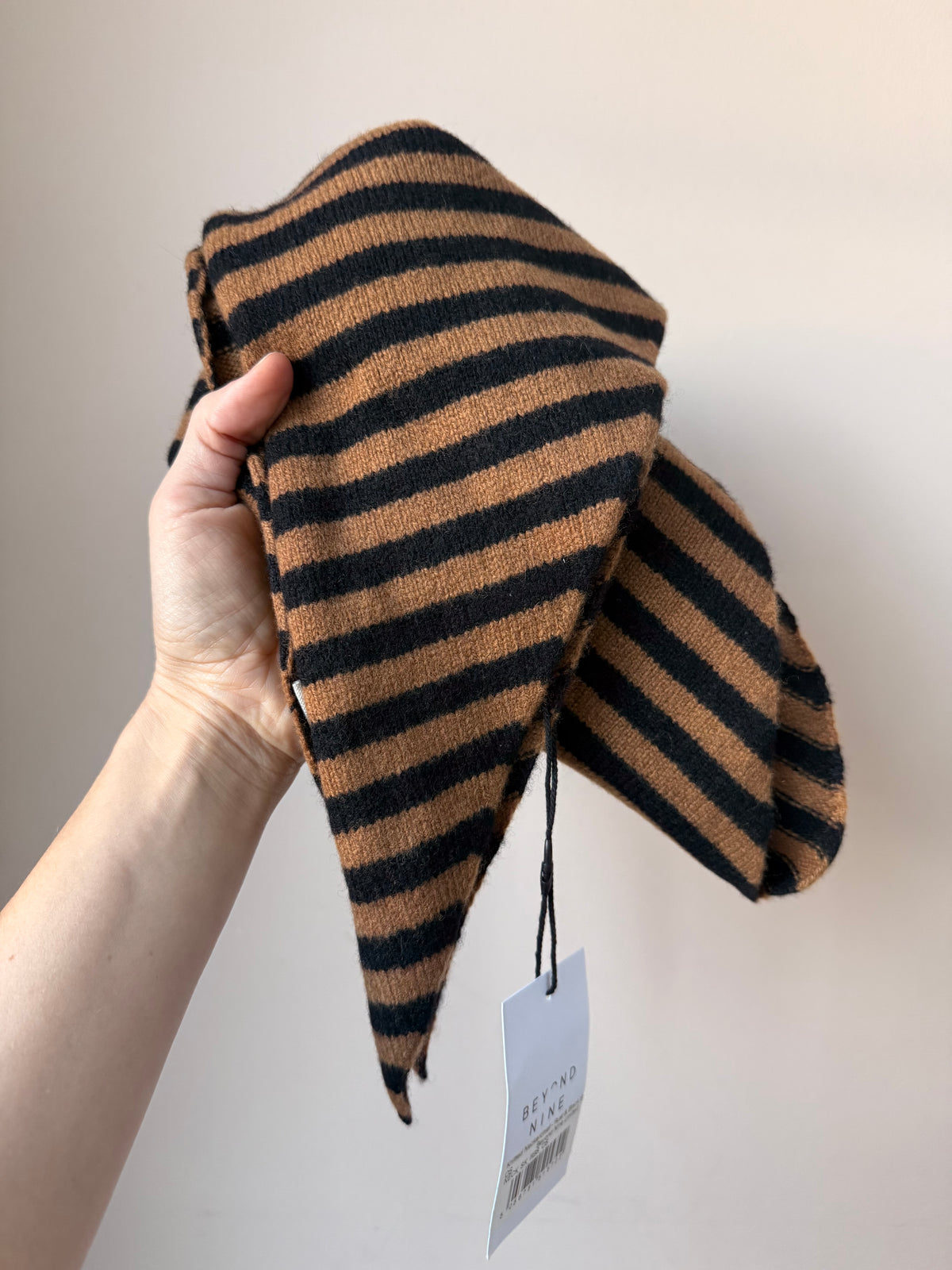 Beyond Nine 100% lambswool neck scarf BNWT