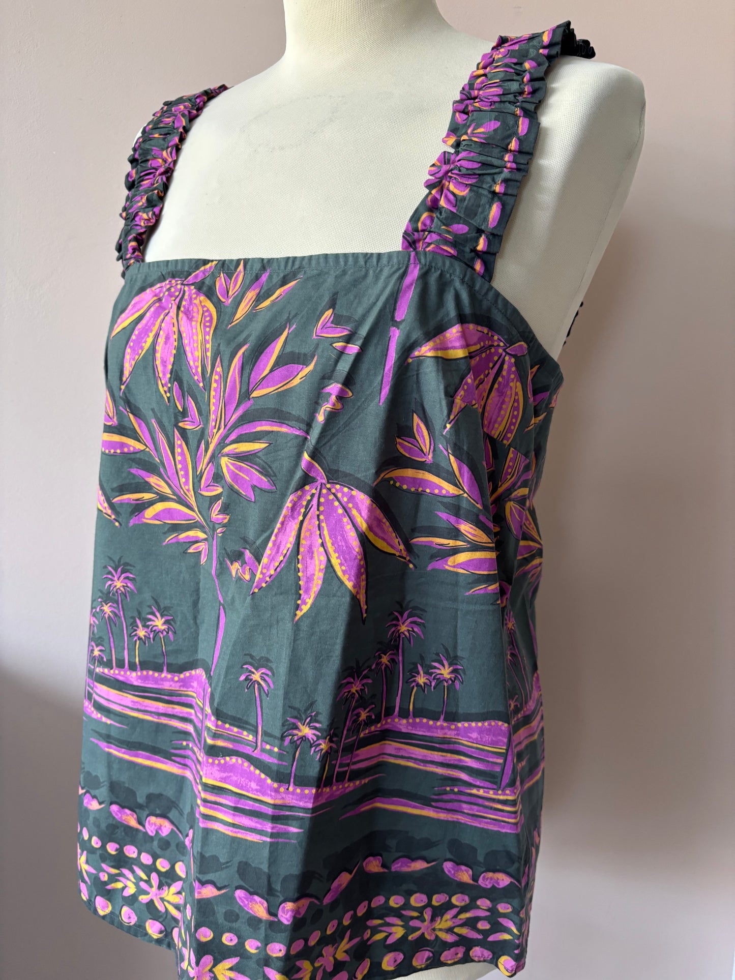 Patterned 100% cotton top BNWT size Medium