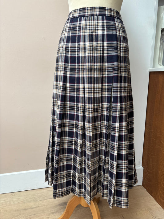 Vintage 100% wool long pleated skirt size 16/18