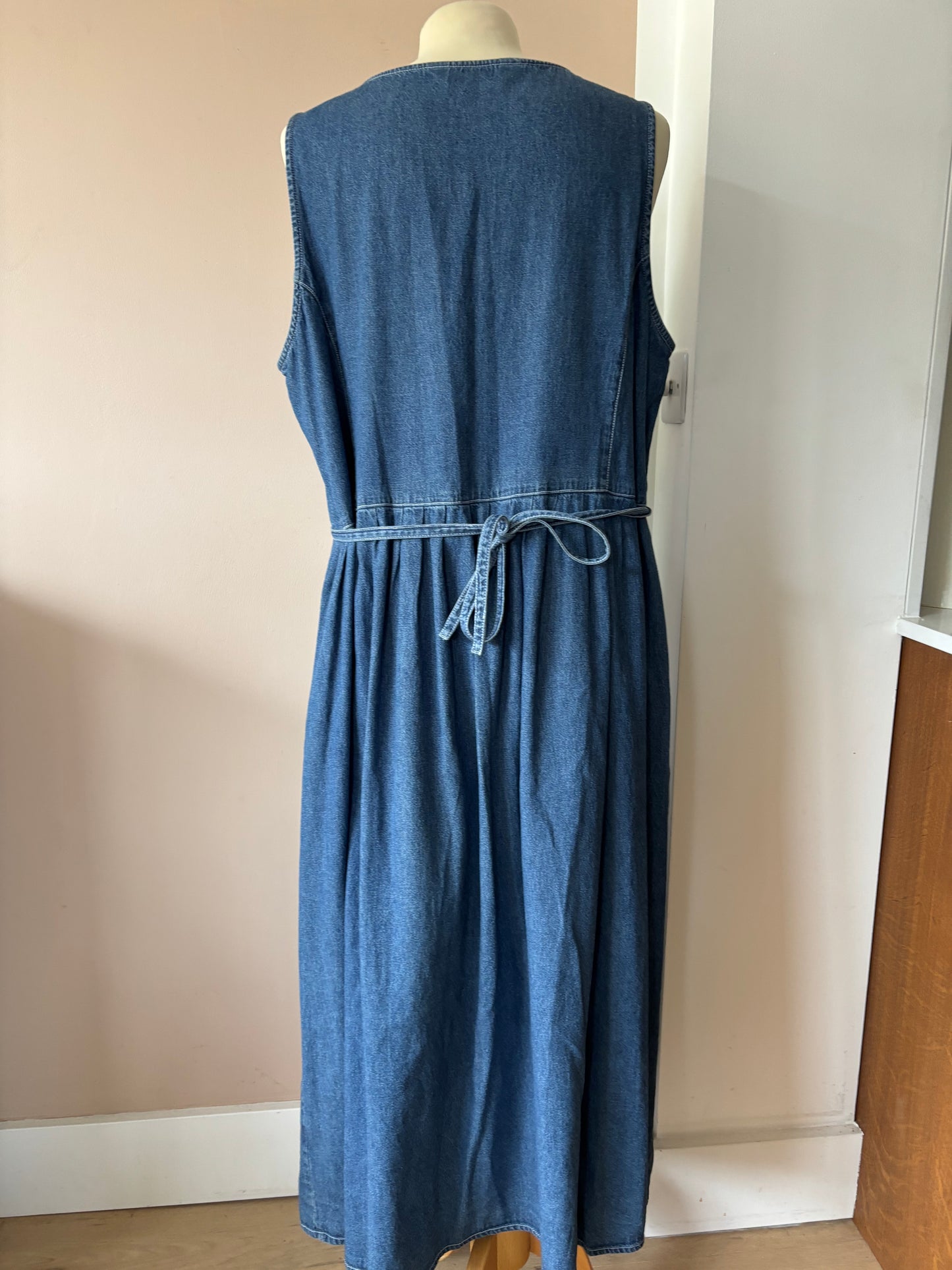 Vintage denim dress 100% cotton size 14/16