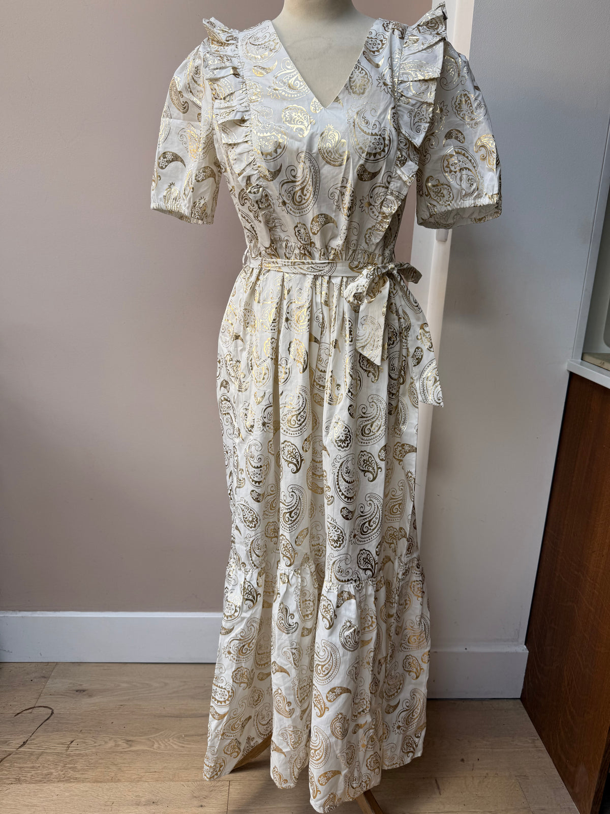 Résumé white gold dress size 10