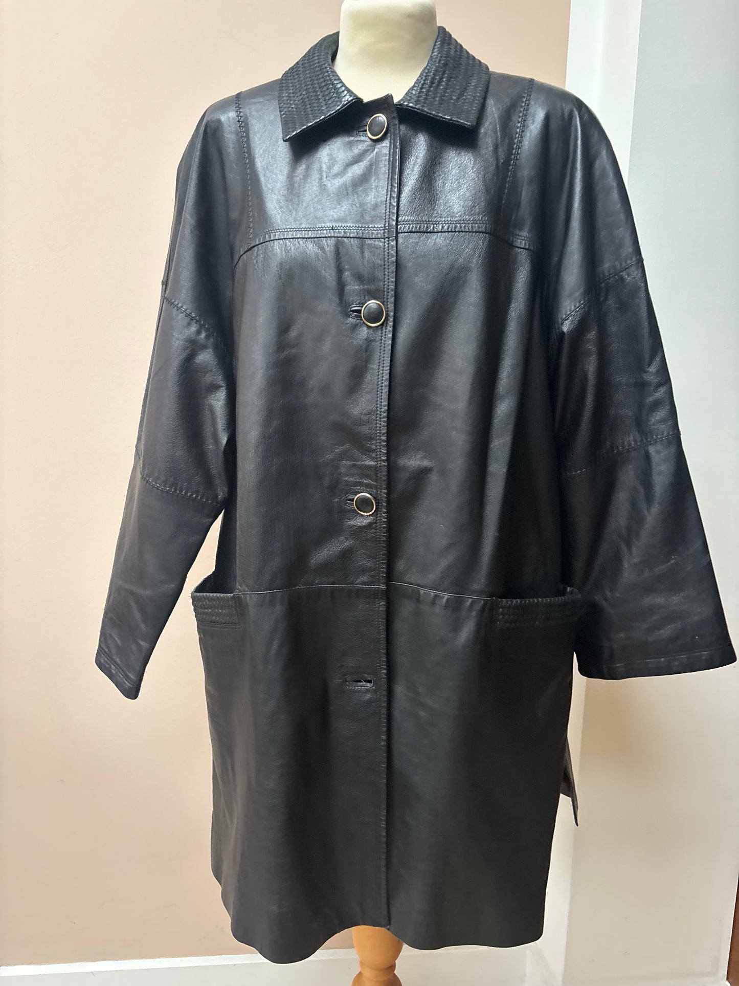 Vintage black leather jacket size 12-16