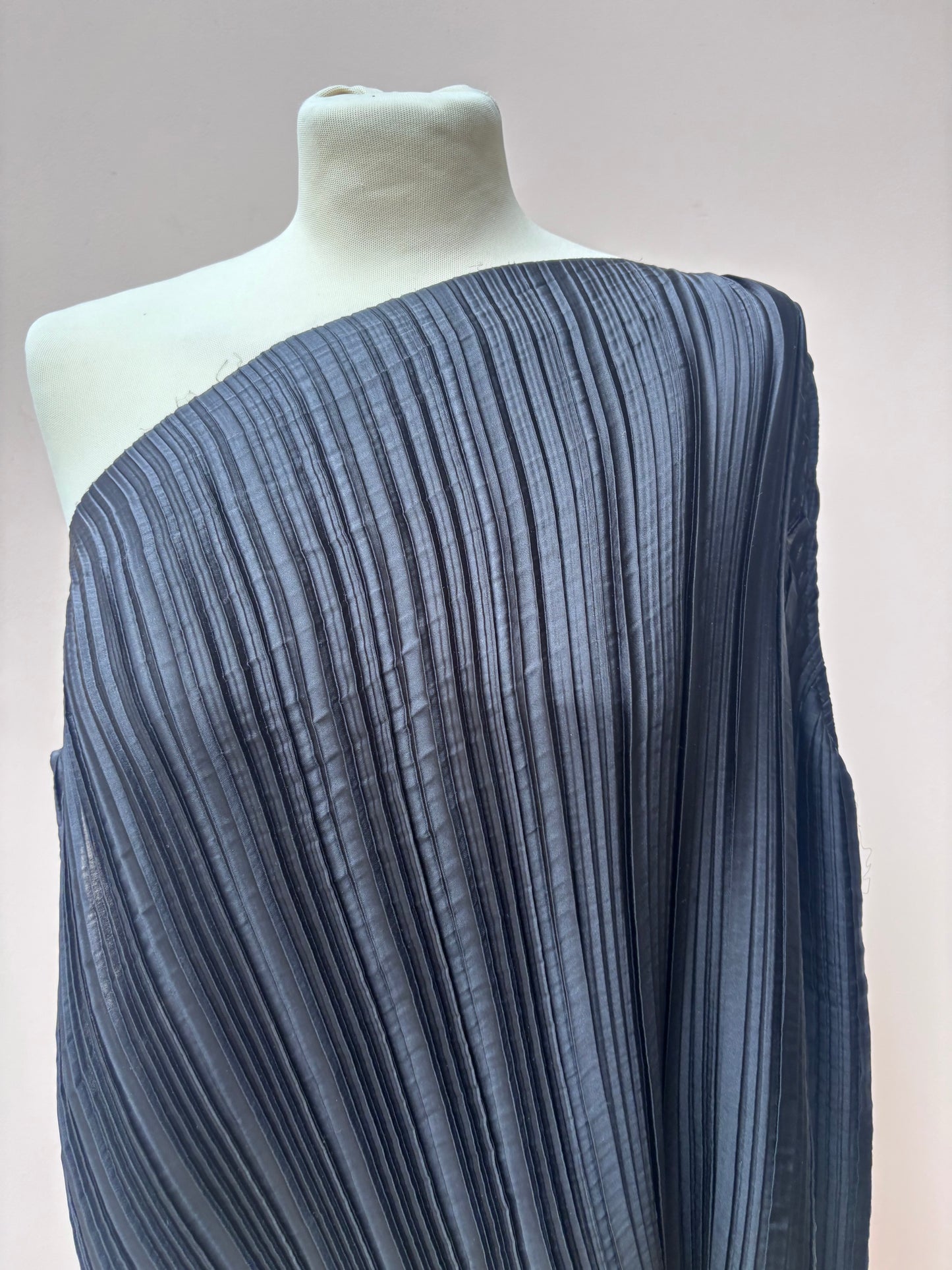 Black pleated oversized top size M
