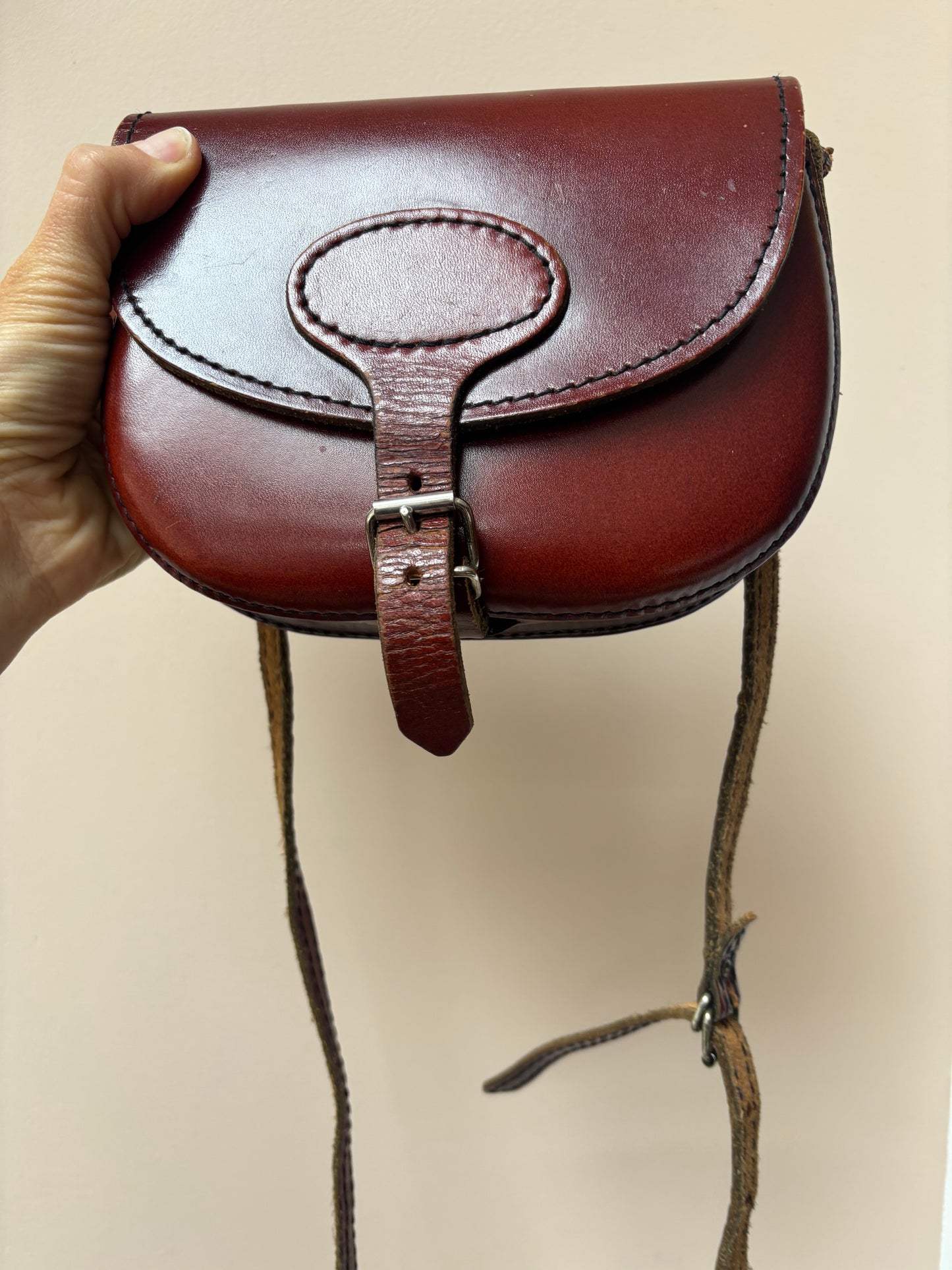Vintage brown leather shoulder bag