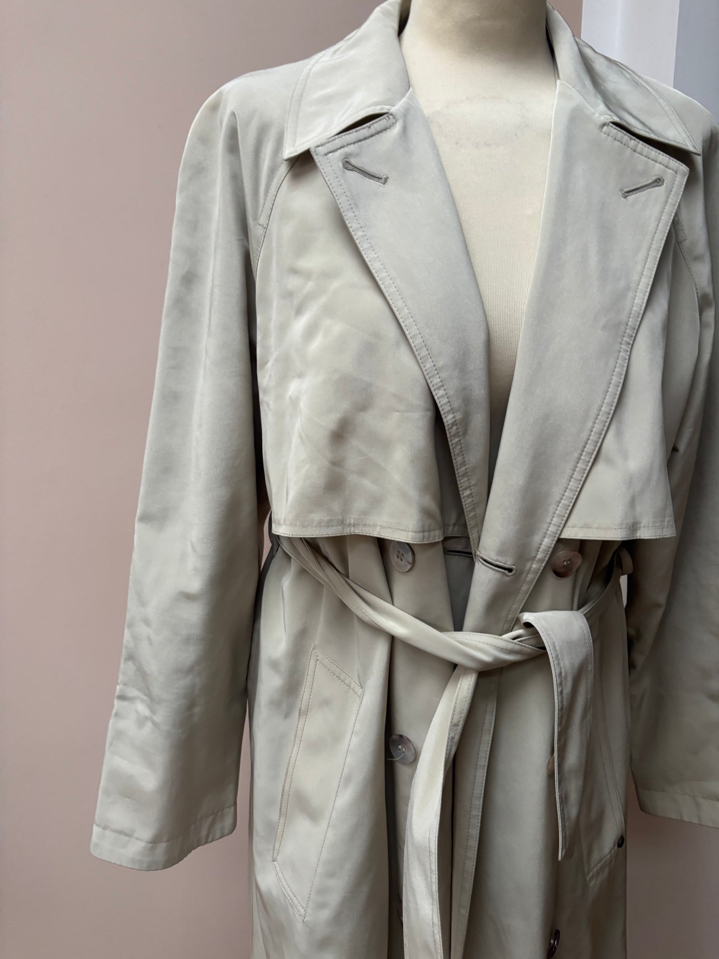 Vintage beige mac size 10/12