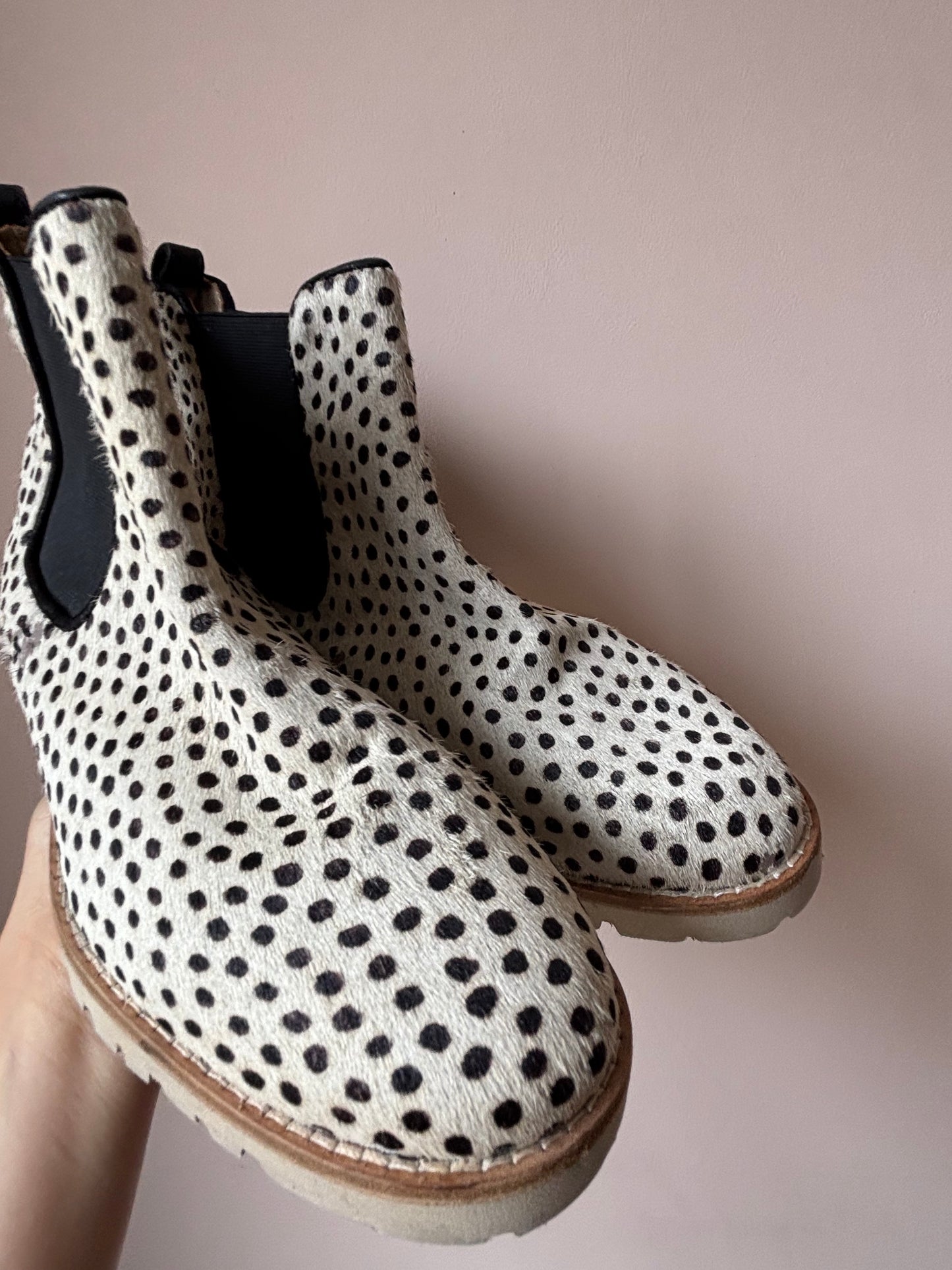 Suede polka dot boots size UK4