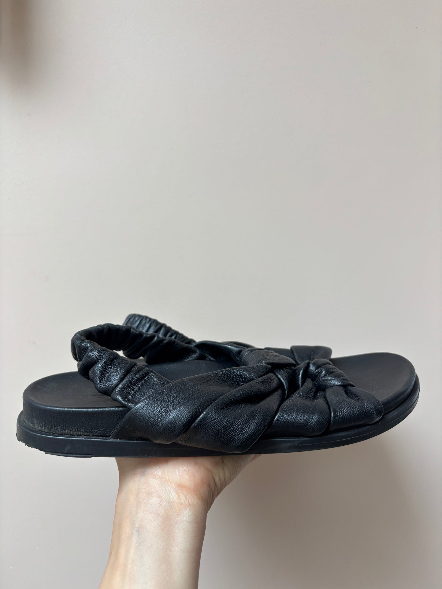 Black leather knot sandals size 4/5