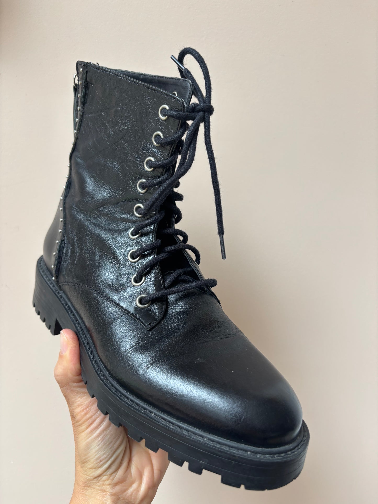 Black leather boots size UK3