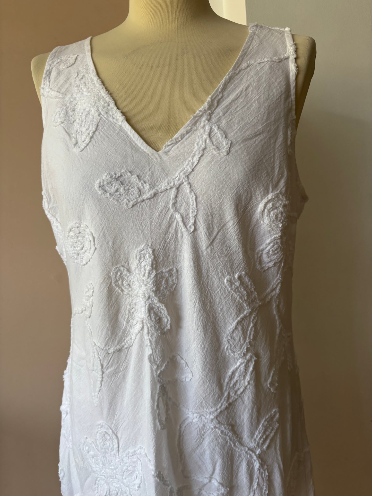 Vintage white 100% cotton embroidered dress size 12-16