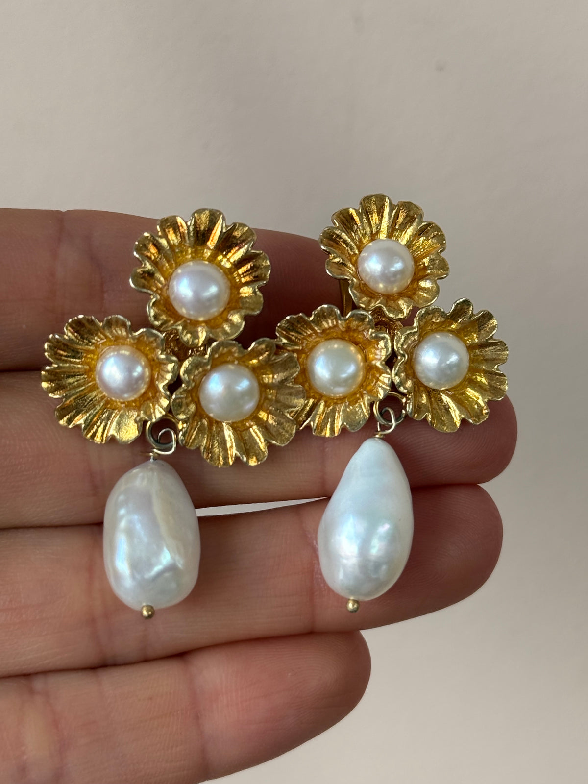 Soru gold and pearl clip on earrings
