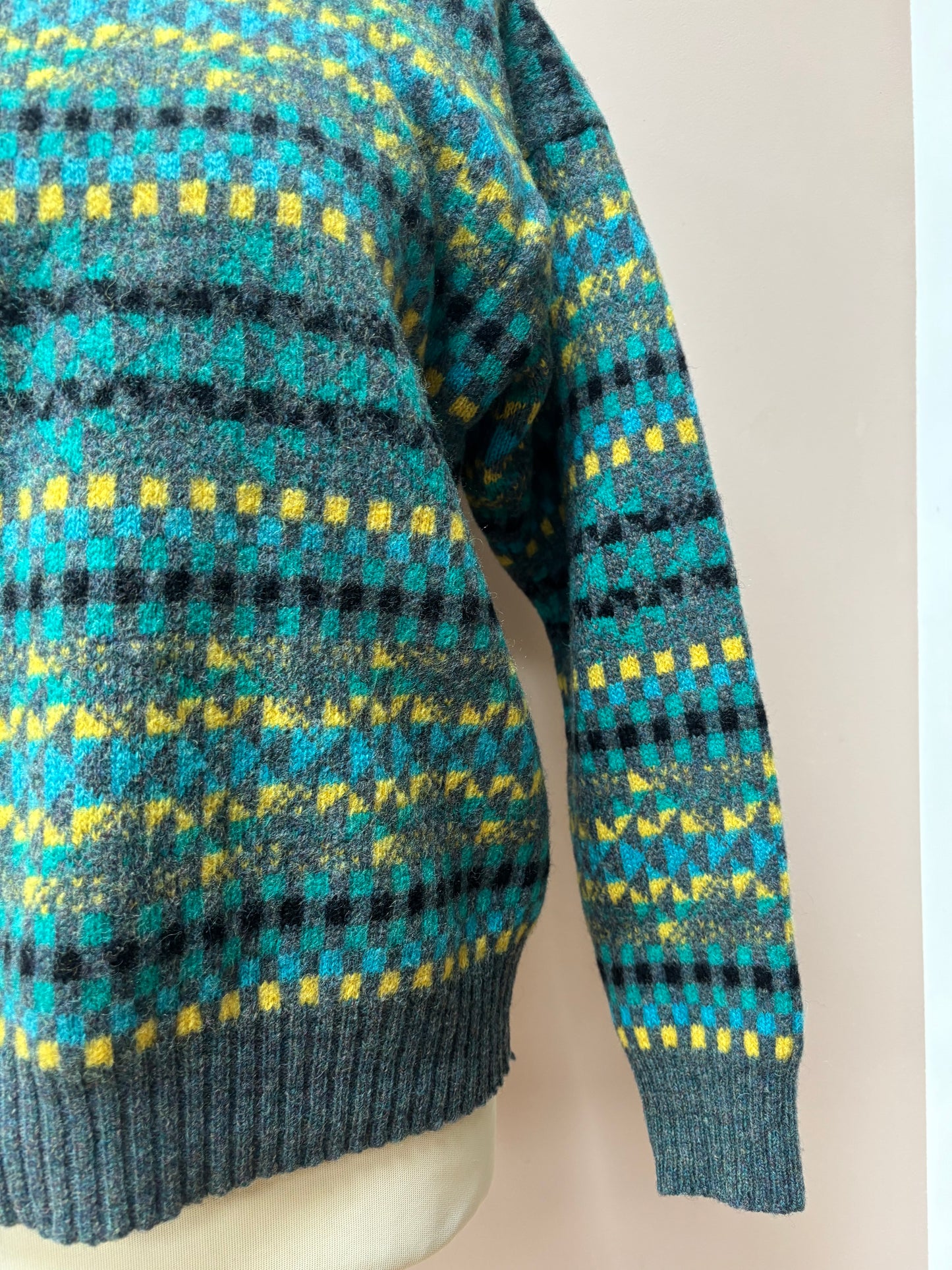 Vintage 100% wool jumper size 12