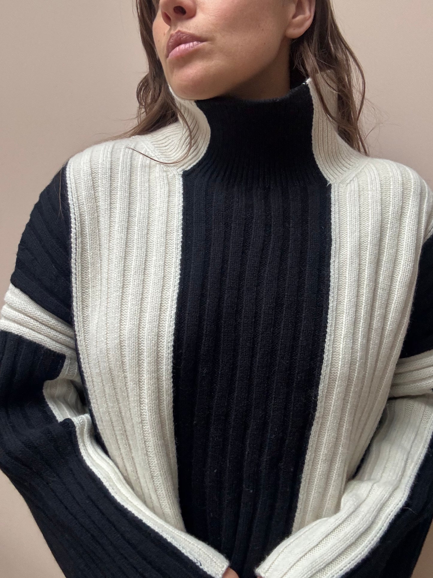 100% wool monochrome jumper size 14-18