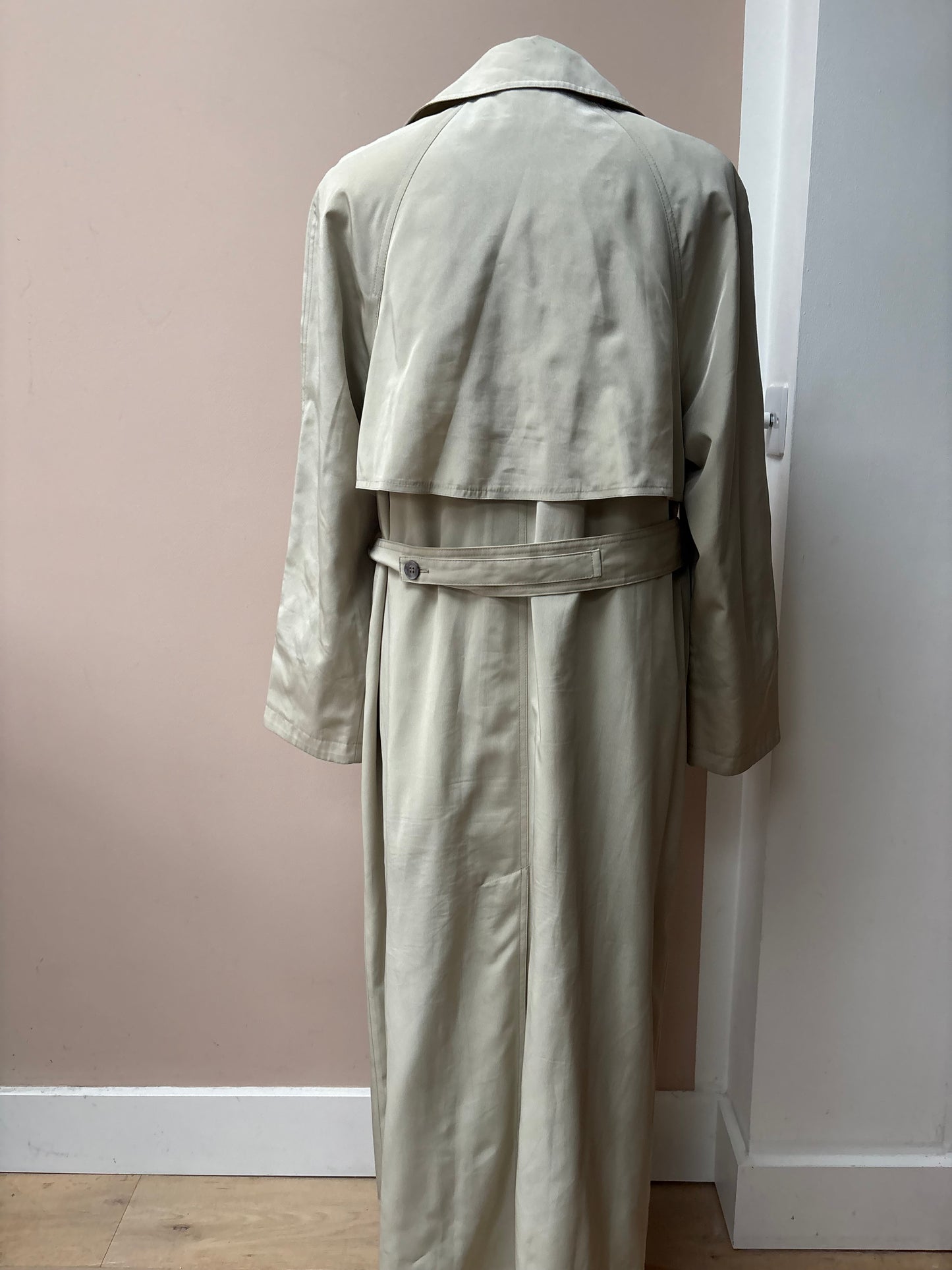 Vintage beige mac size 10/12