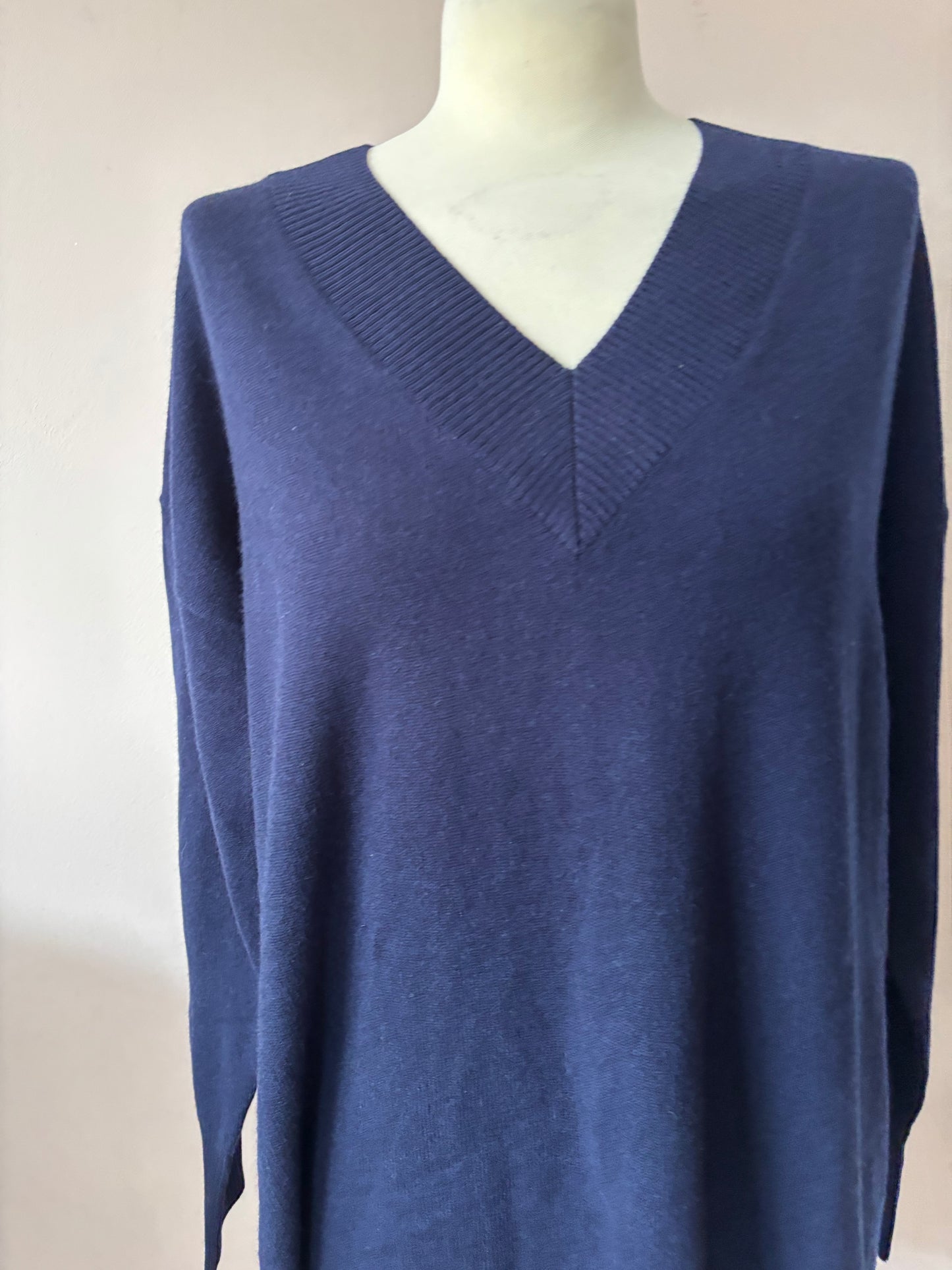 Merino wool and cashmere mix navy v neck jumper size Large