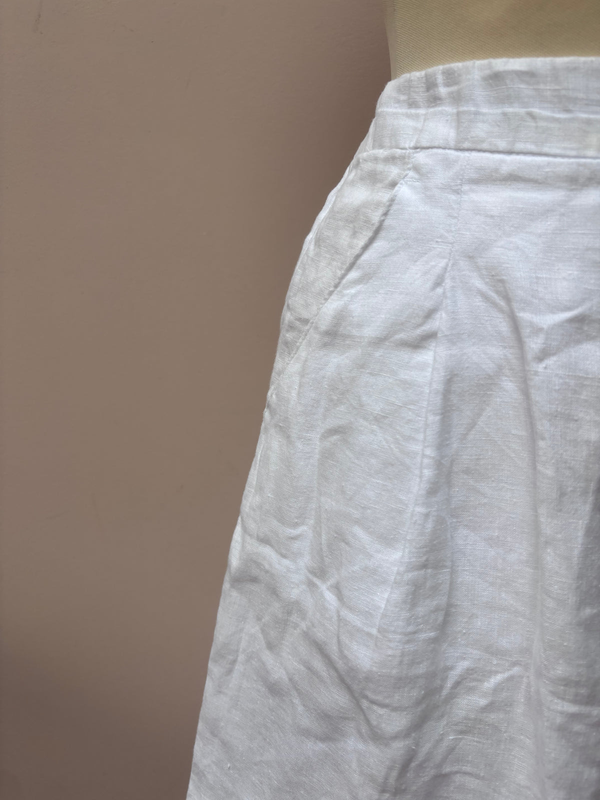 United Colours of Benetton white linen shorts 8/10