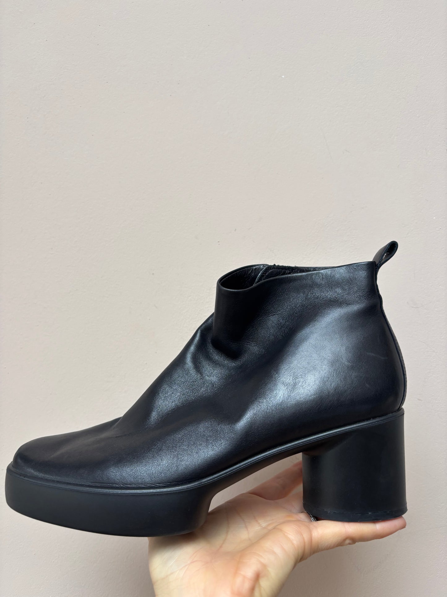 Soft black leather boots size 41 (UK8)