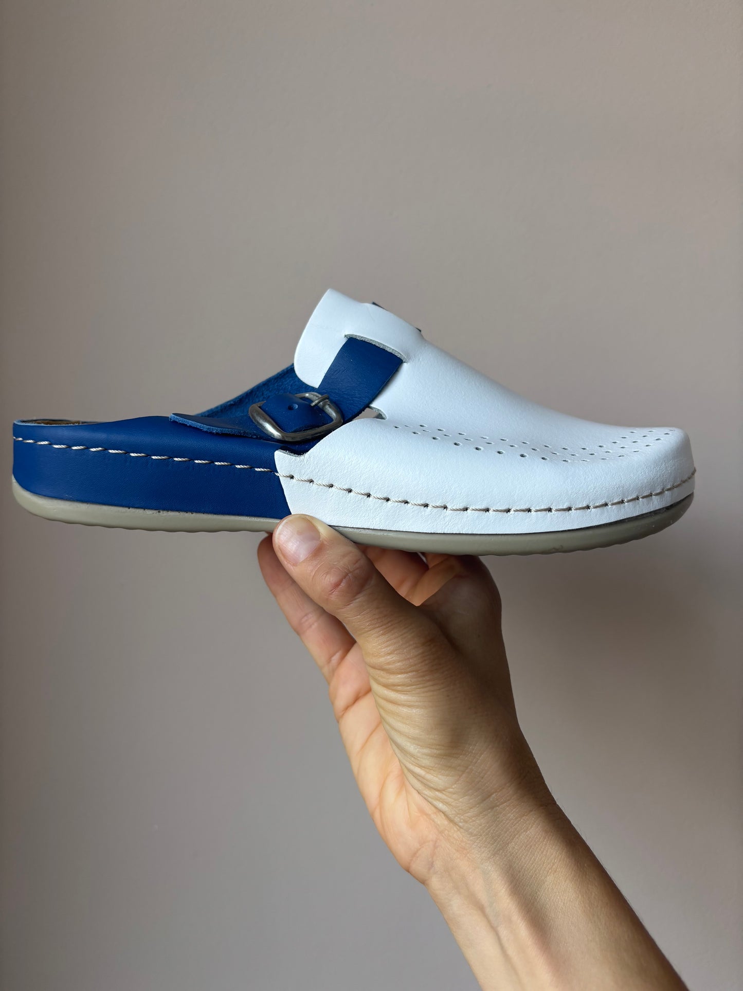 Vintage leather blue white clogs BNWT size 5