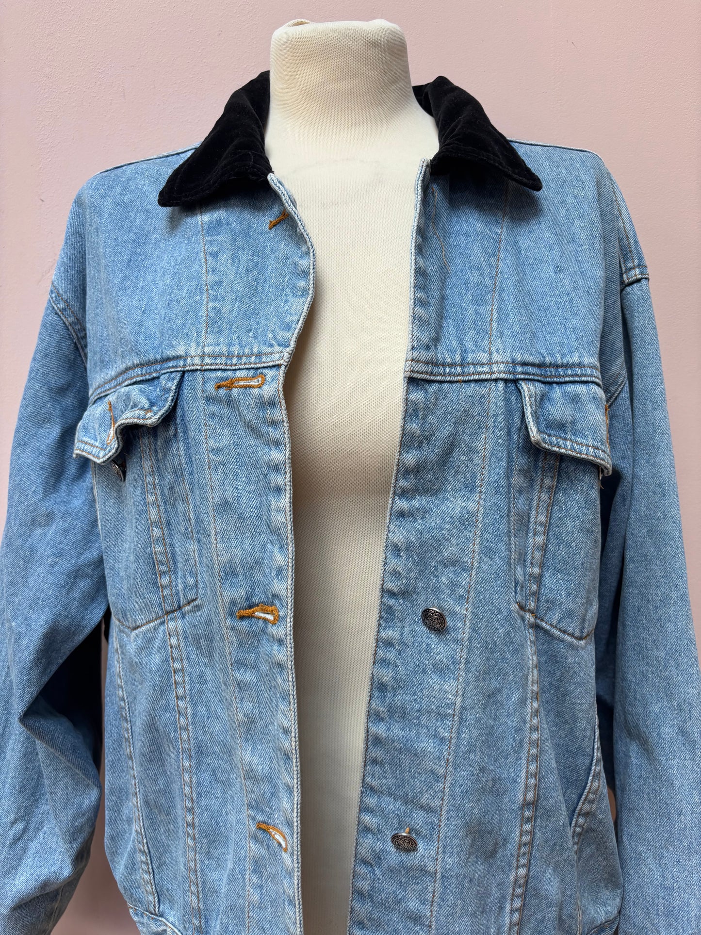 Vintage denim jacket size Medium