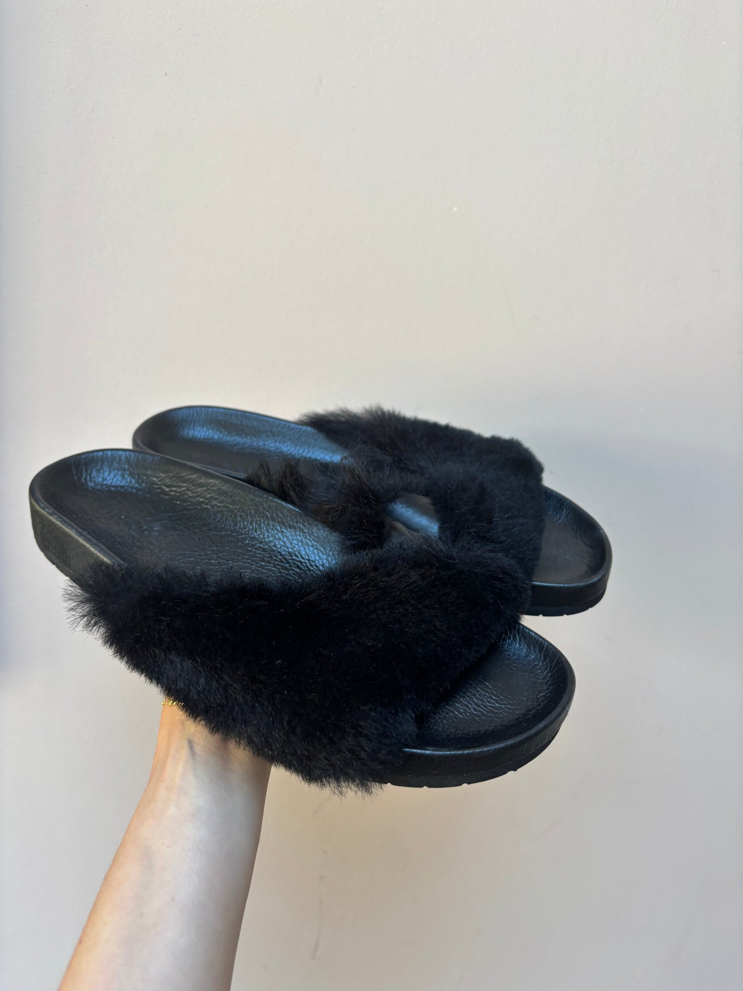 Vince black leather fur sandals size UK6