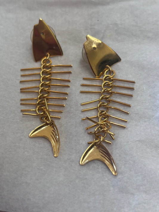 Gold fishbone earrings
