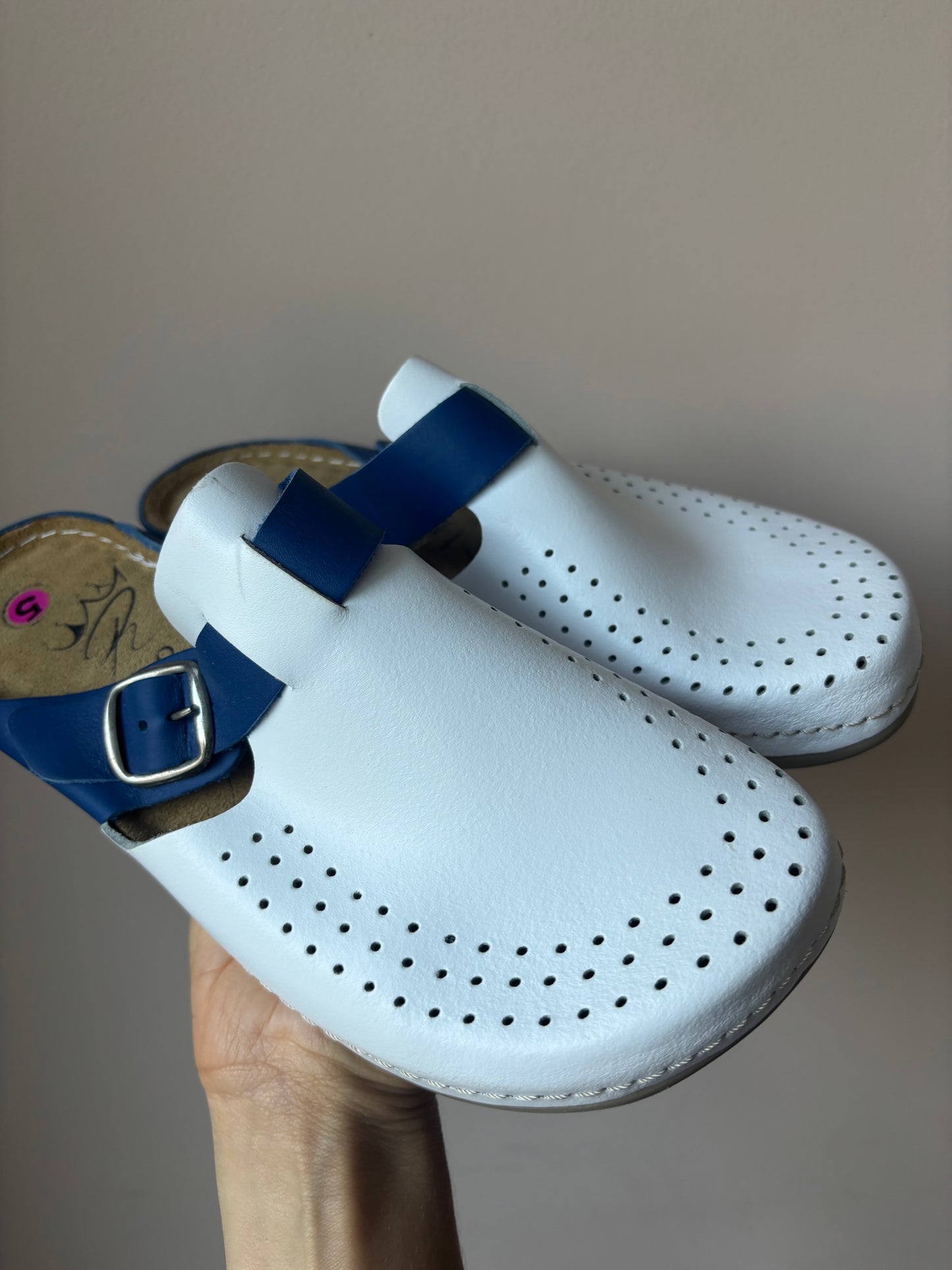 Vintage leather blue white clogs BNWT size 5