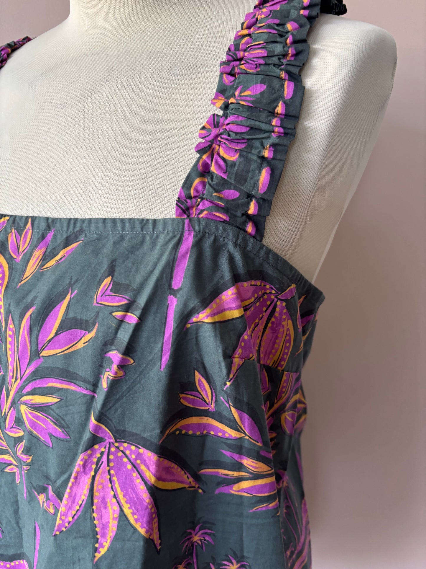 Patterned 100% cotton top BNWT size Medium