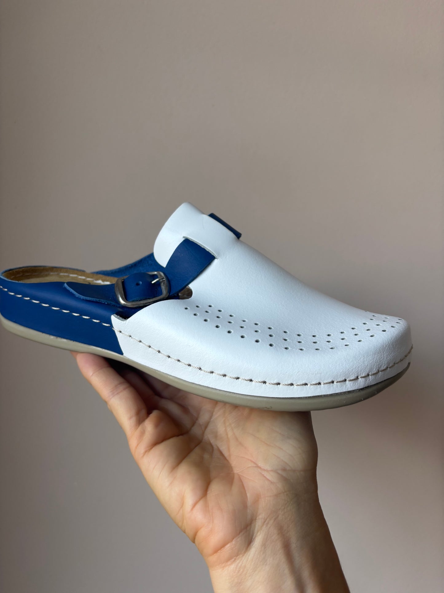 Vintage leather blue white clogs BNWT size 5