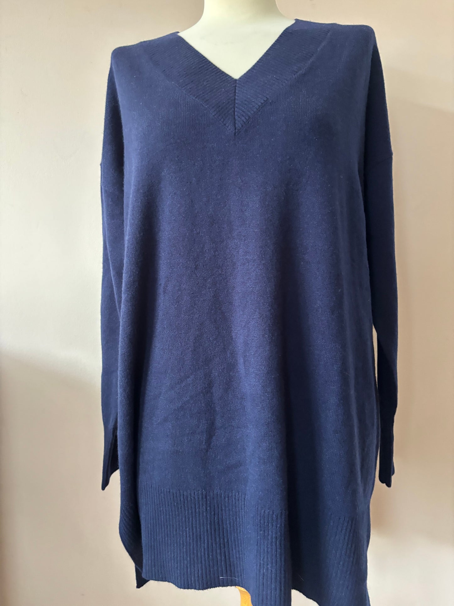 Merino wool and cashmere mix navy v neck jumper size Large