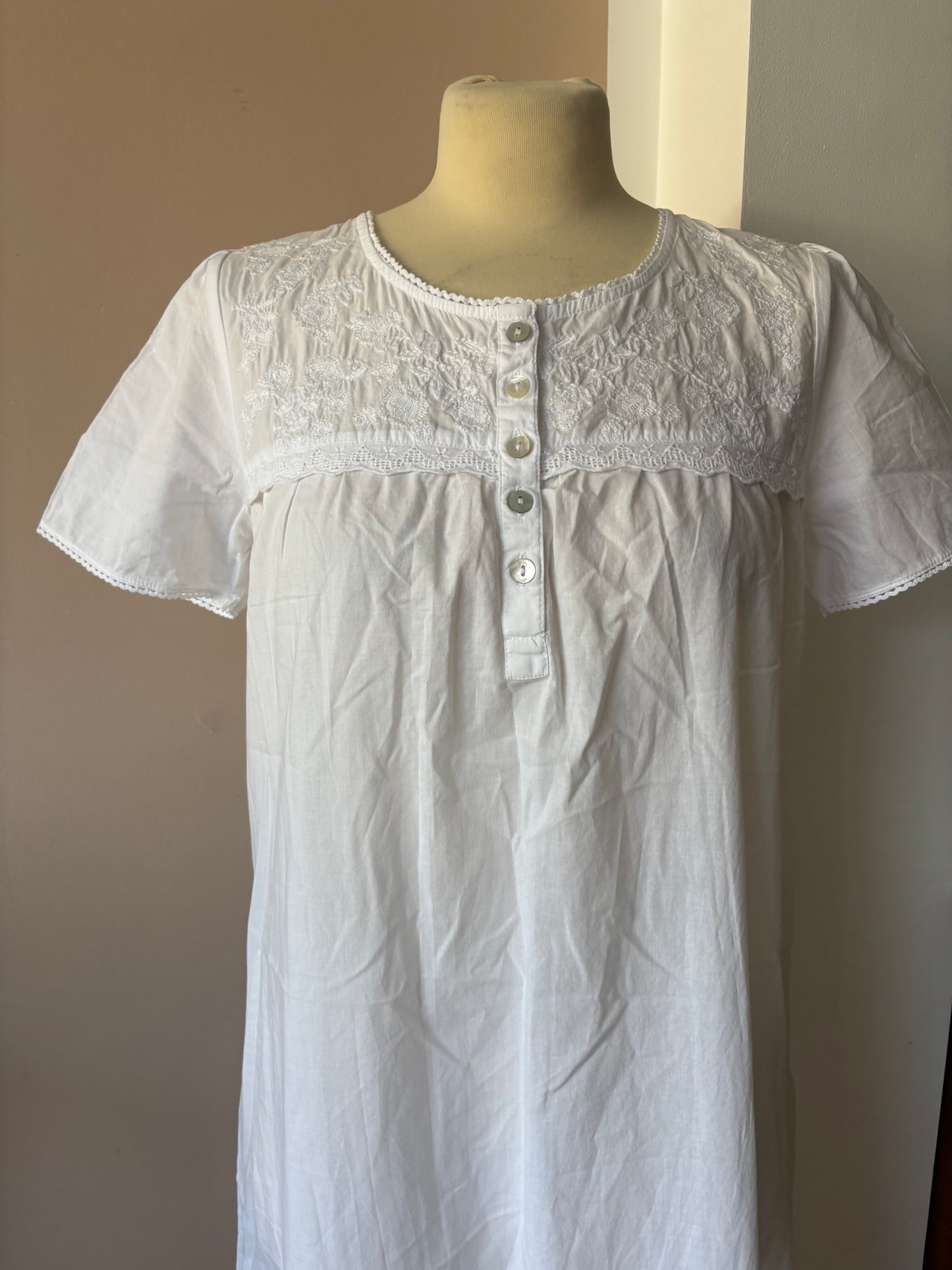 White 100% cotton long nightdress size Small