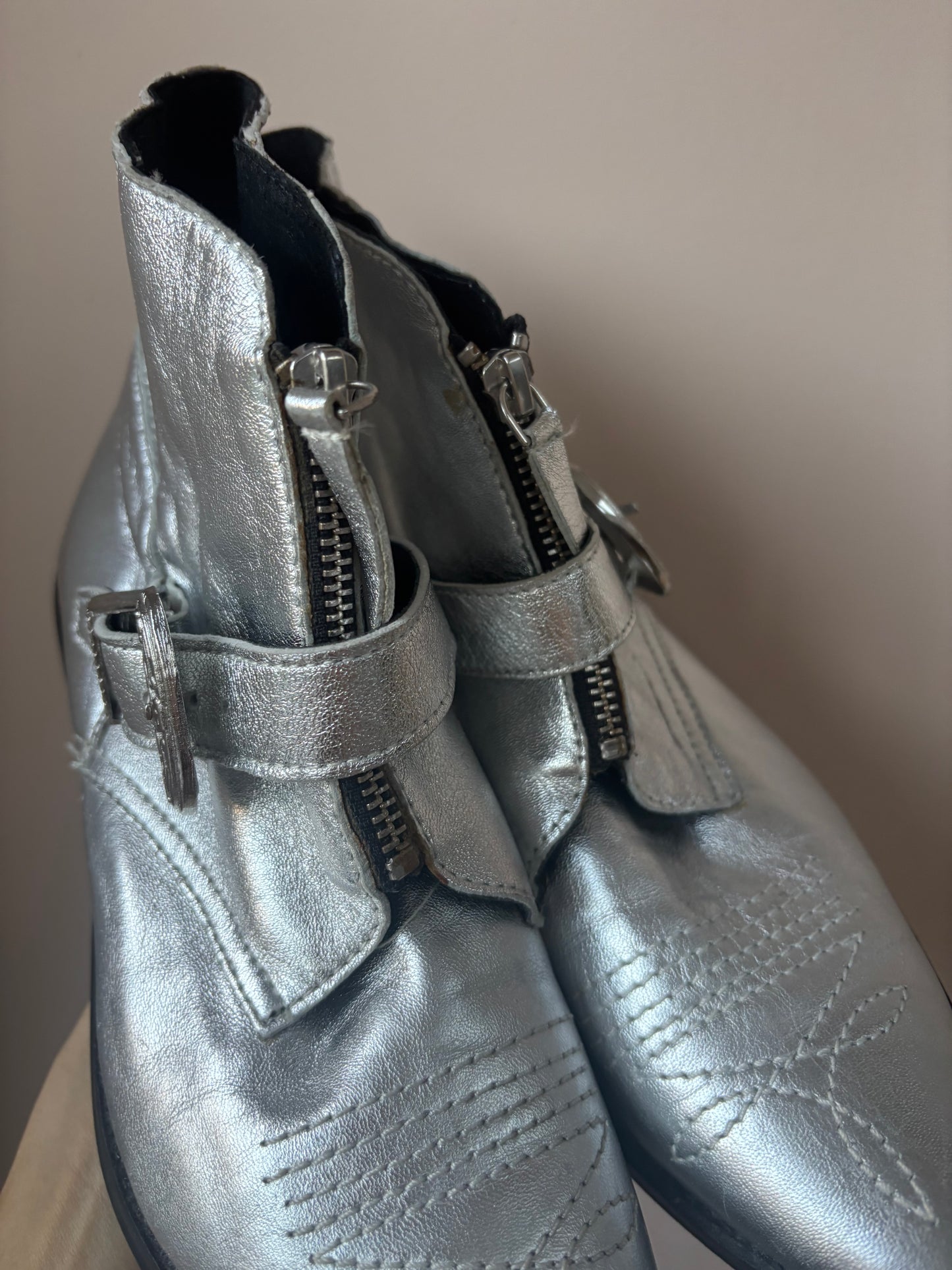 Silver leather boots size UK6