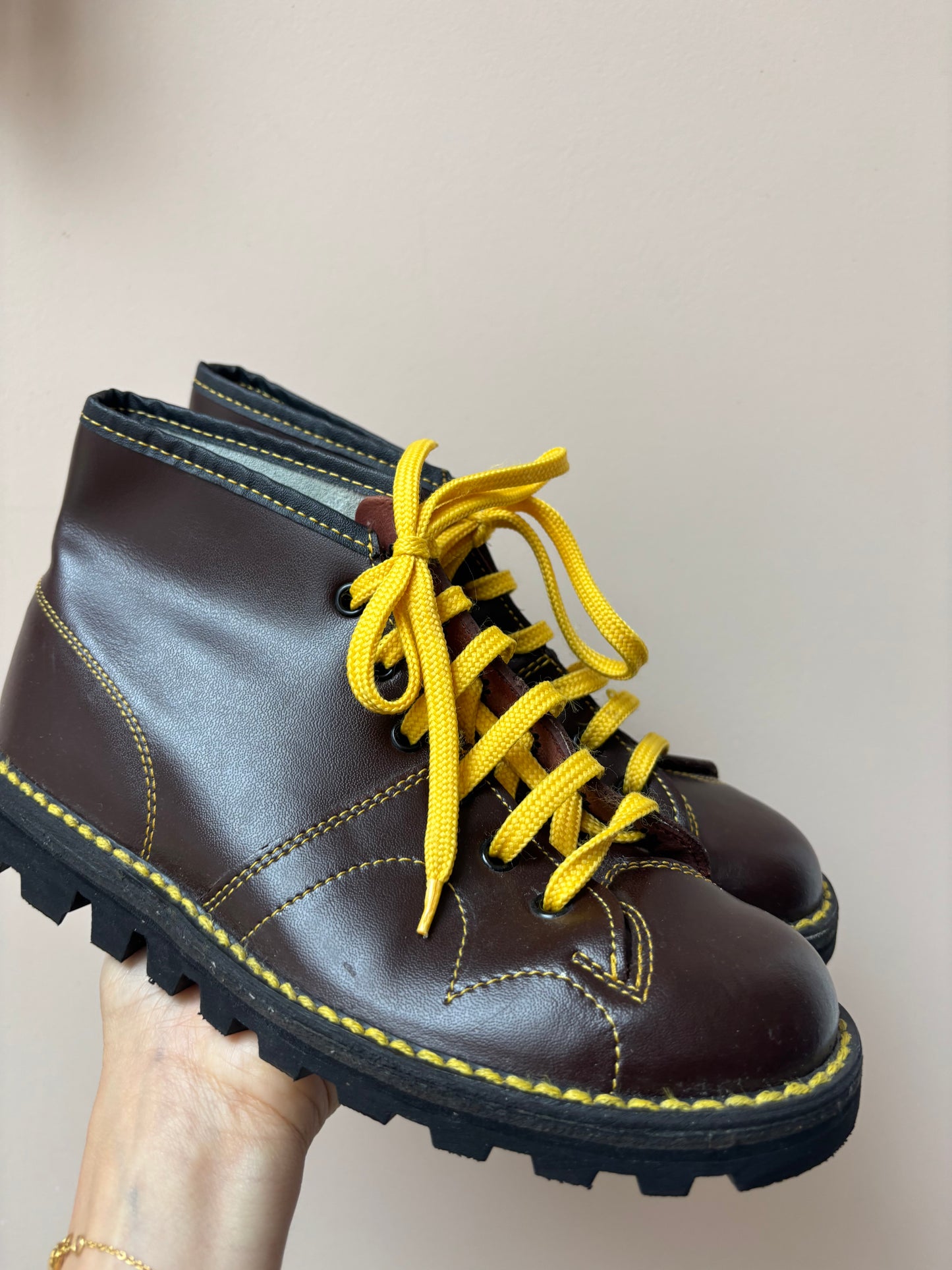 Vintage brown leather boots size UK4