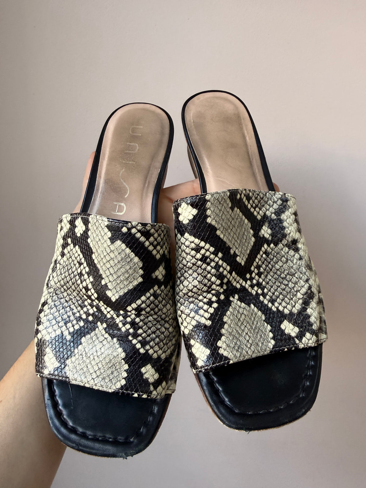 Snakeskin print leather shoes size UK5
