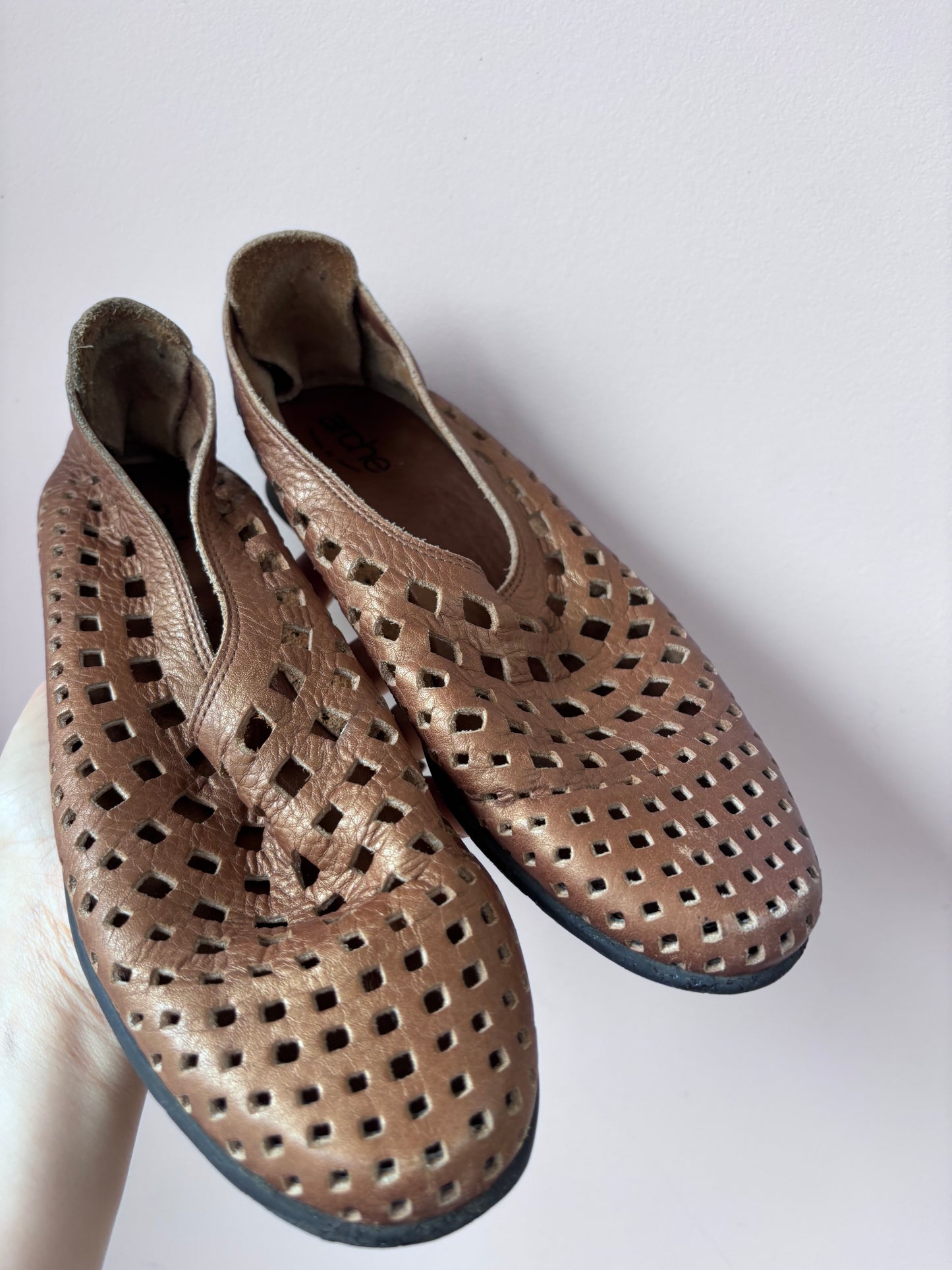 Arche bronze leather cut out shoes size UK4