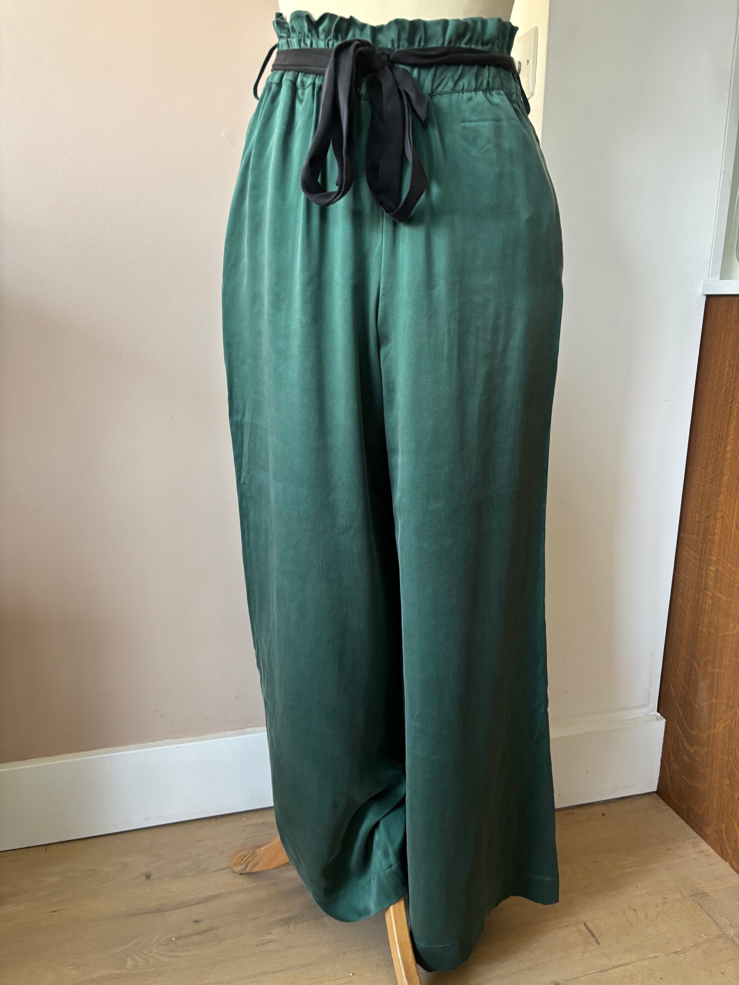 Asceno 100% silk trouser with black belt size medium