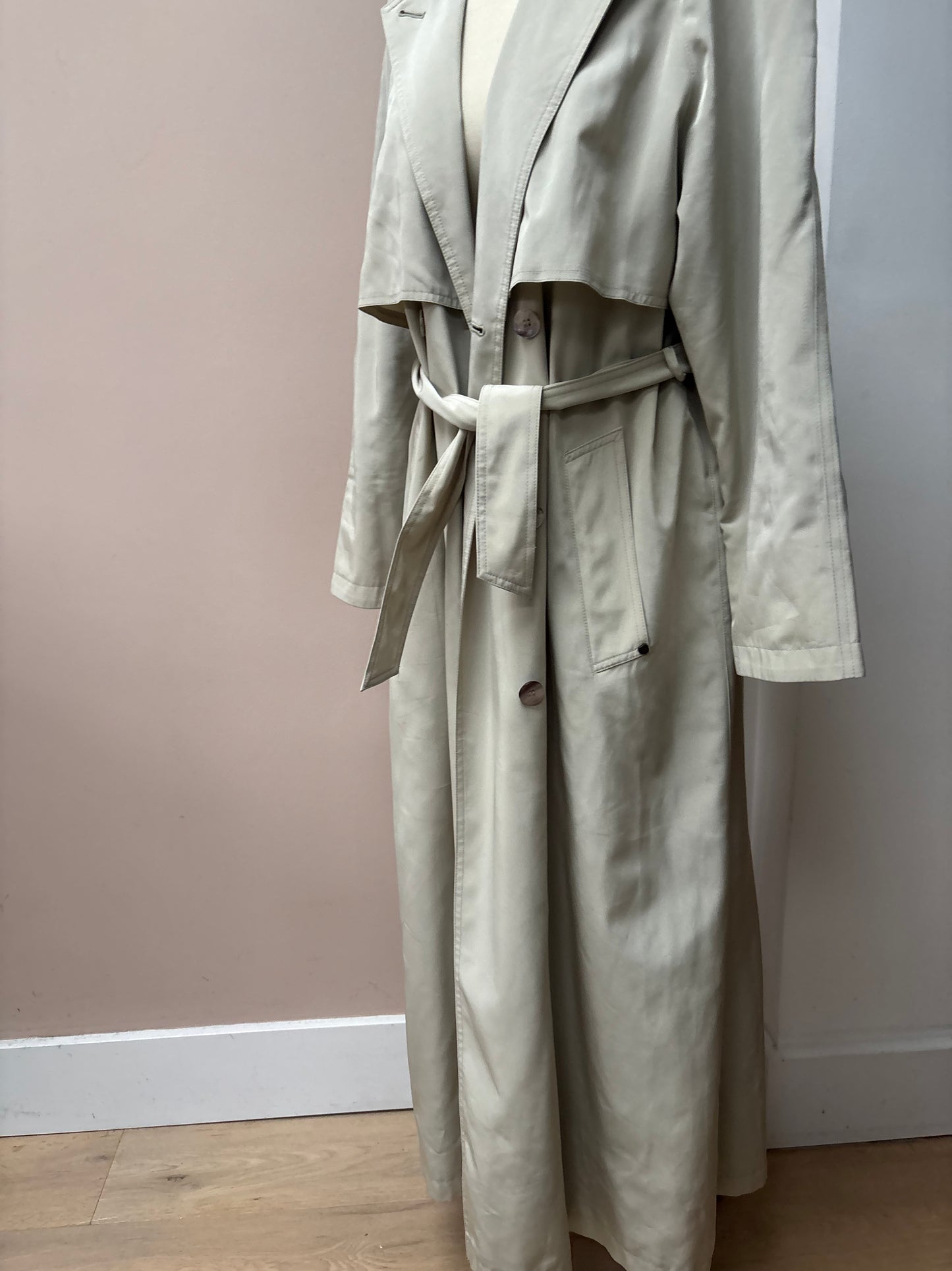 Vintage beige mac size 10/12