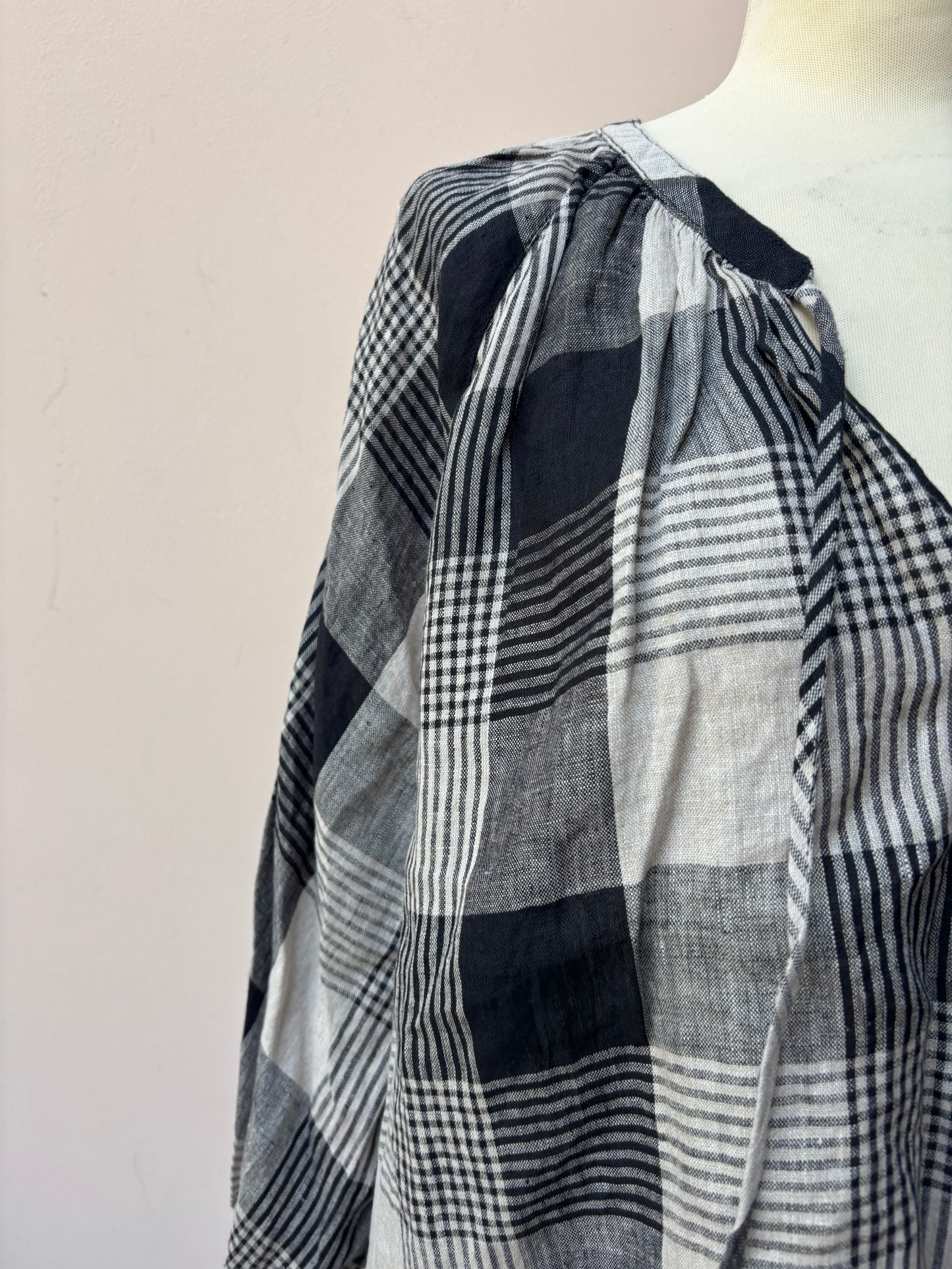 Check 100% linen puff sleeve top BNWT size 16/18