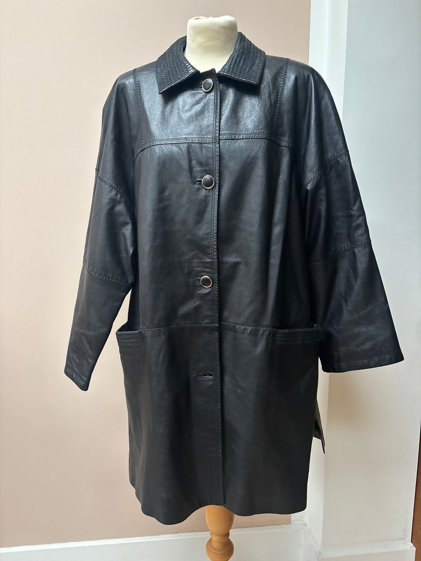 Vintage black leather jacket size 12-16