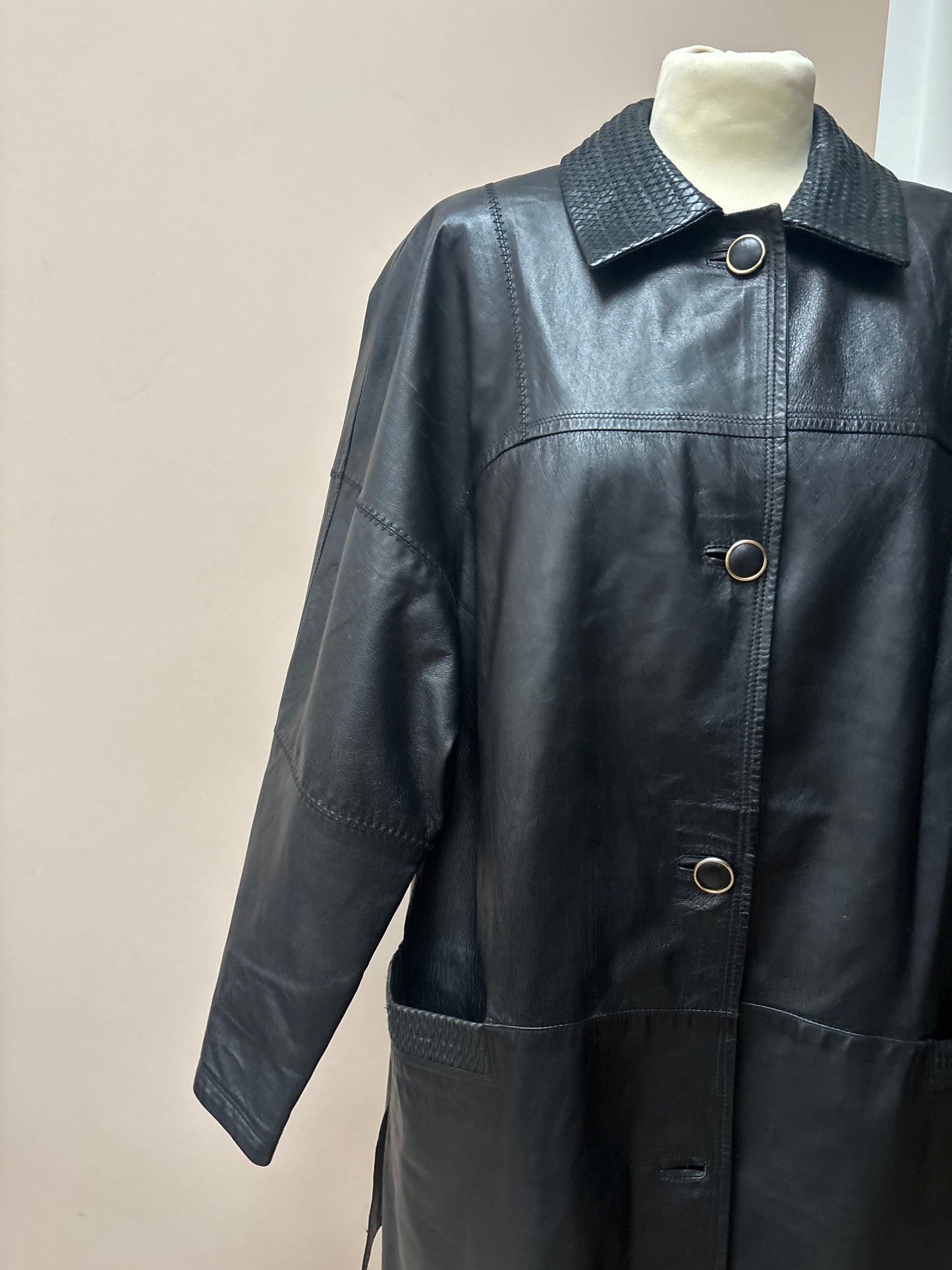 Vintage black leather jacket size 12-16