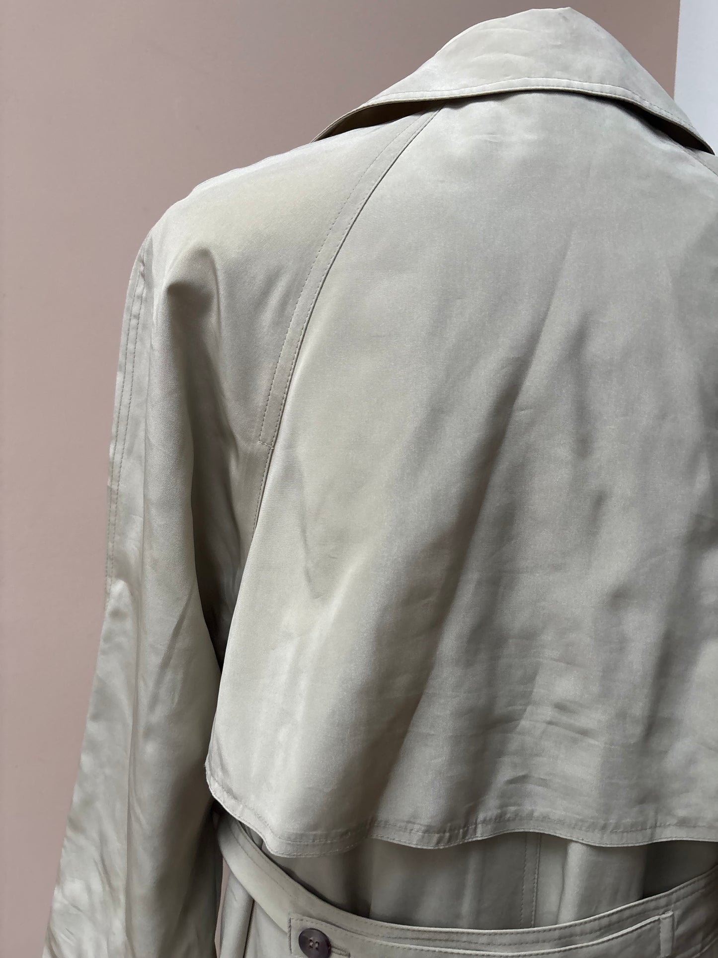 Vintage beige mac size 10/12