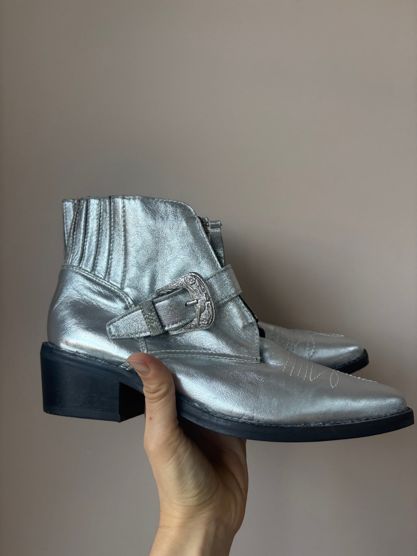Silver leather boots size UK6