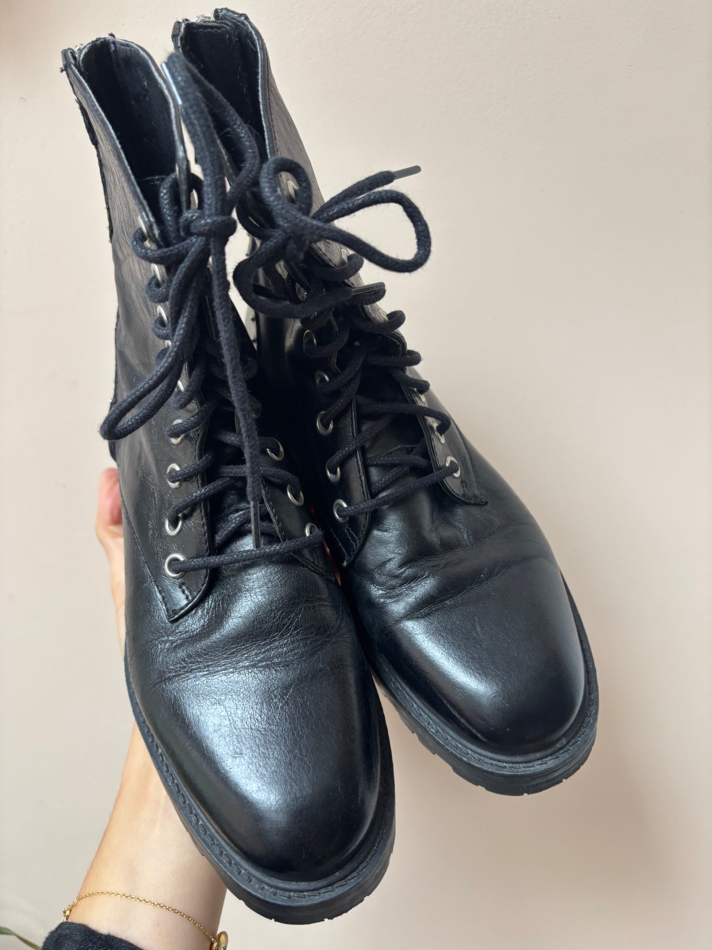 Black leather boots size UK3