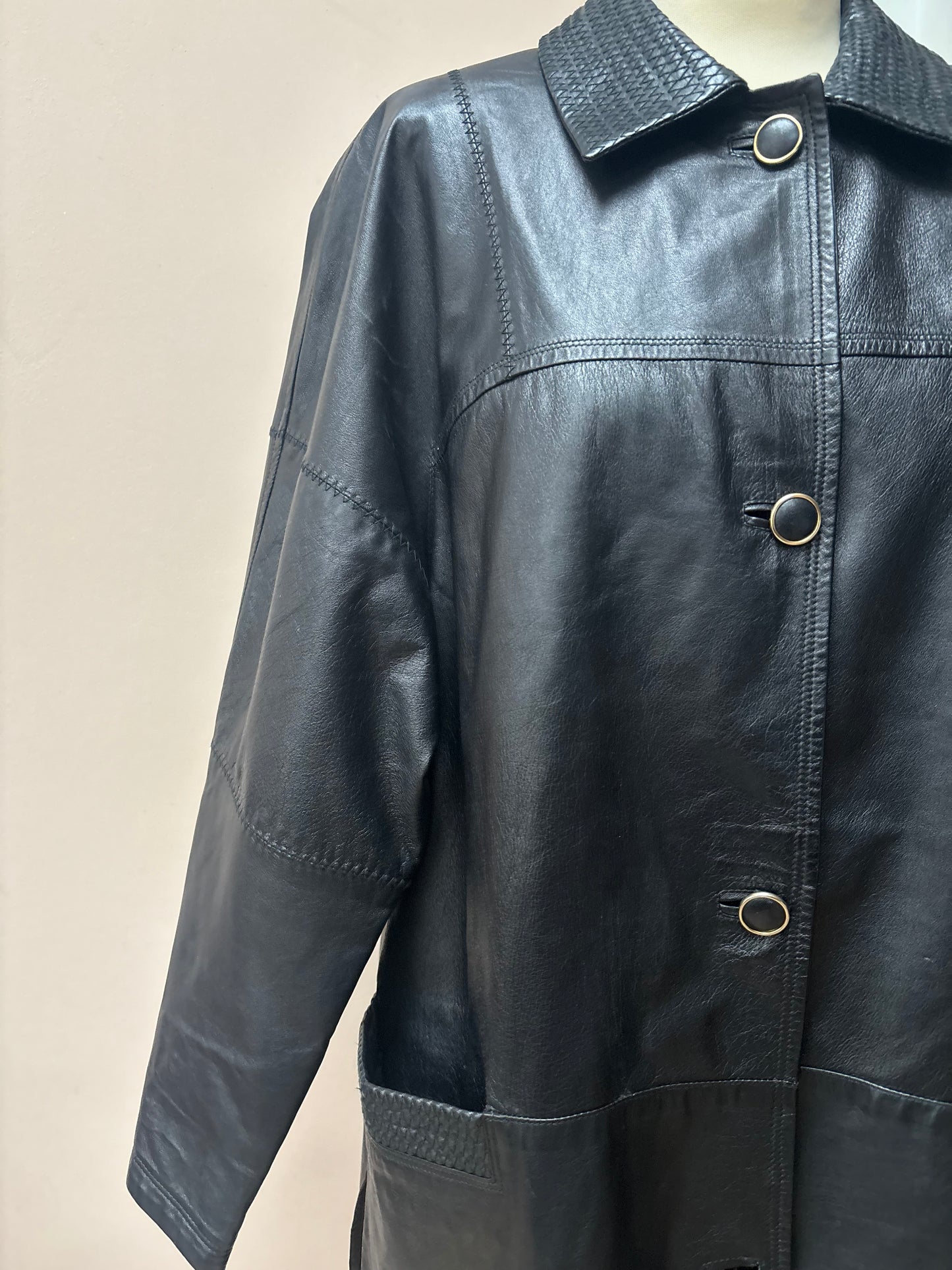 Vintage black leather jacket size 12-16