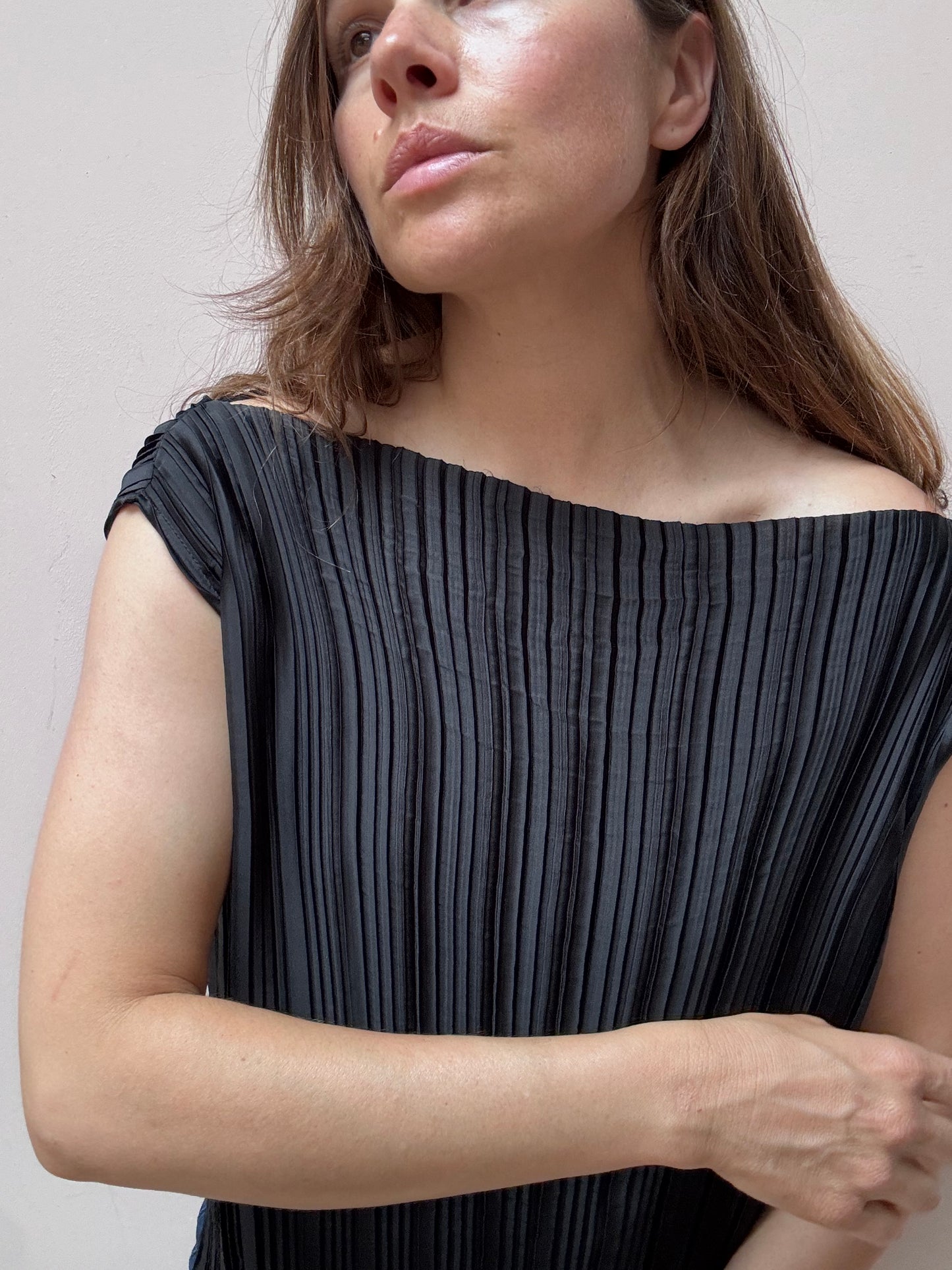 Black pleated oversized top size M
