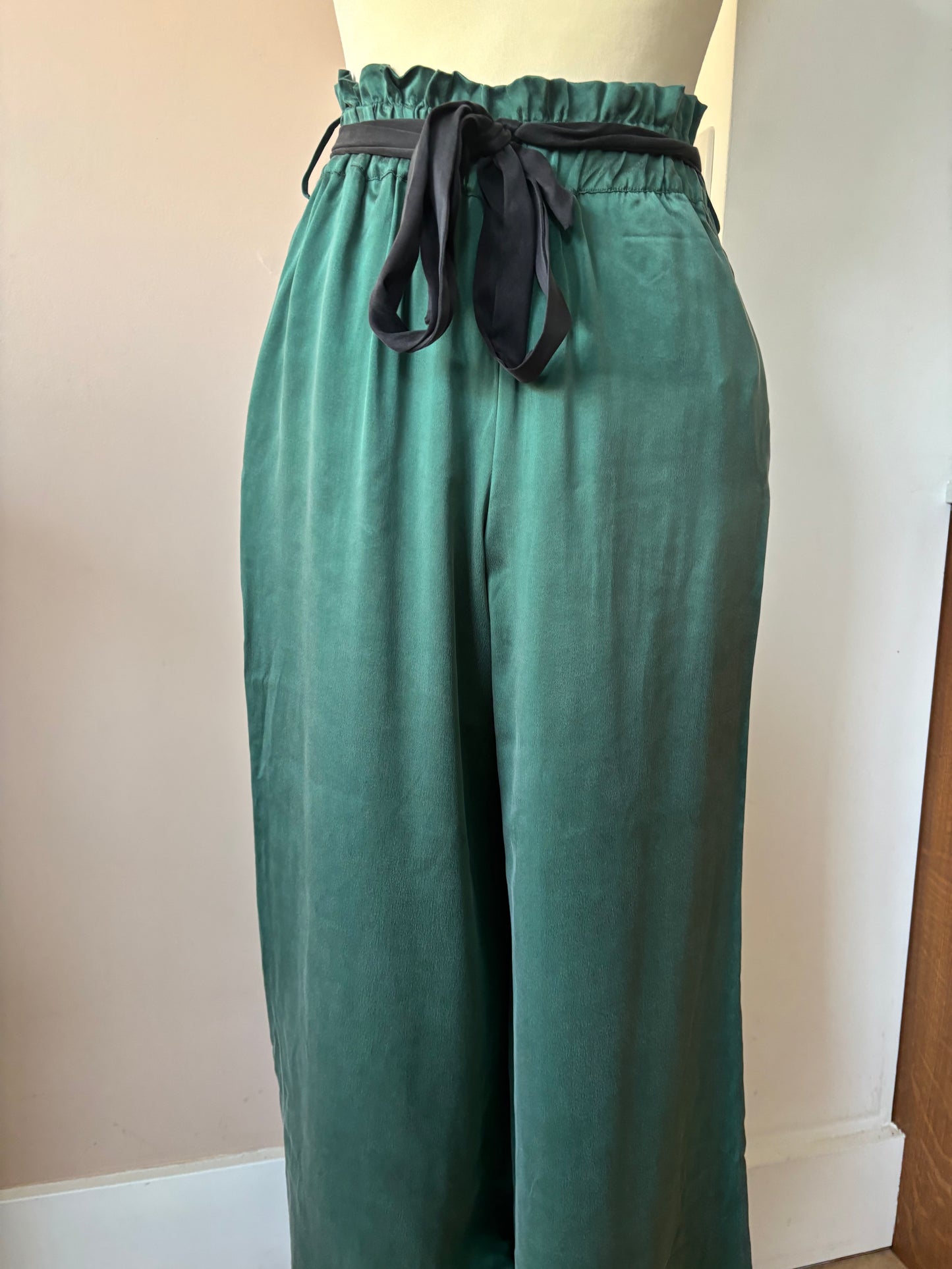 Asceno 100% silk trouser with black belt size medium