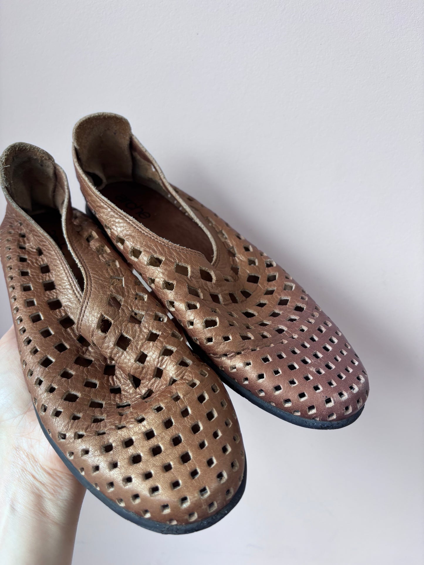 Arche bronze leather cut out shoes size UK4