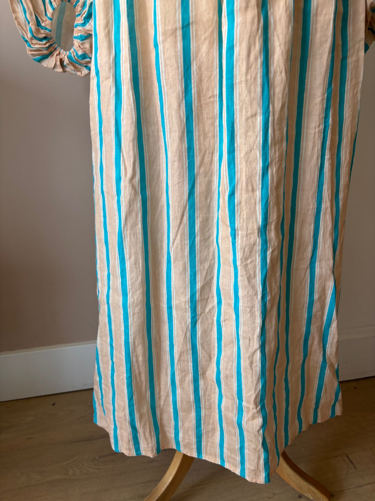 100% linen striped backless dress with baggy sleeves and tie waist size 12