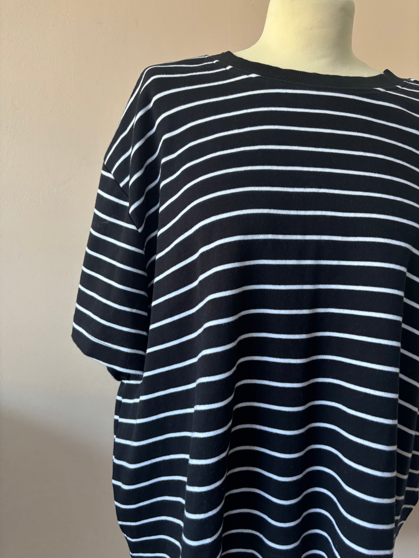 100% cotton boxy striped tshirt size 22
