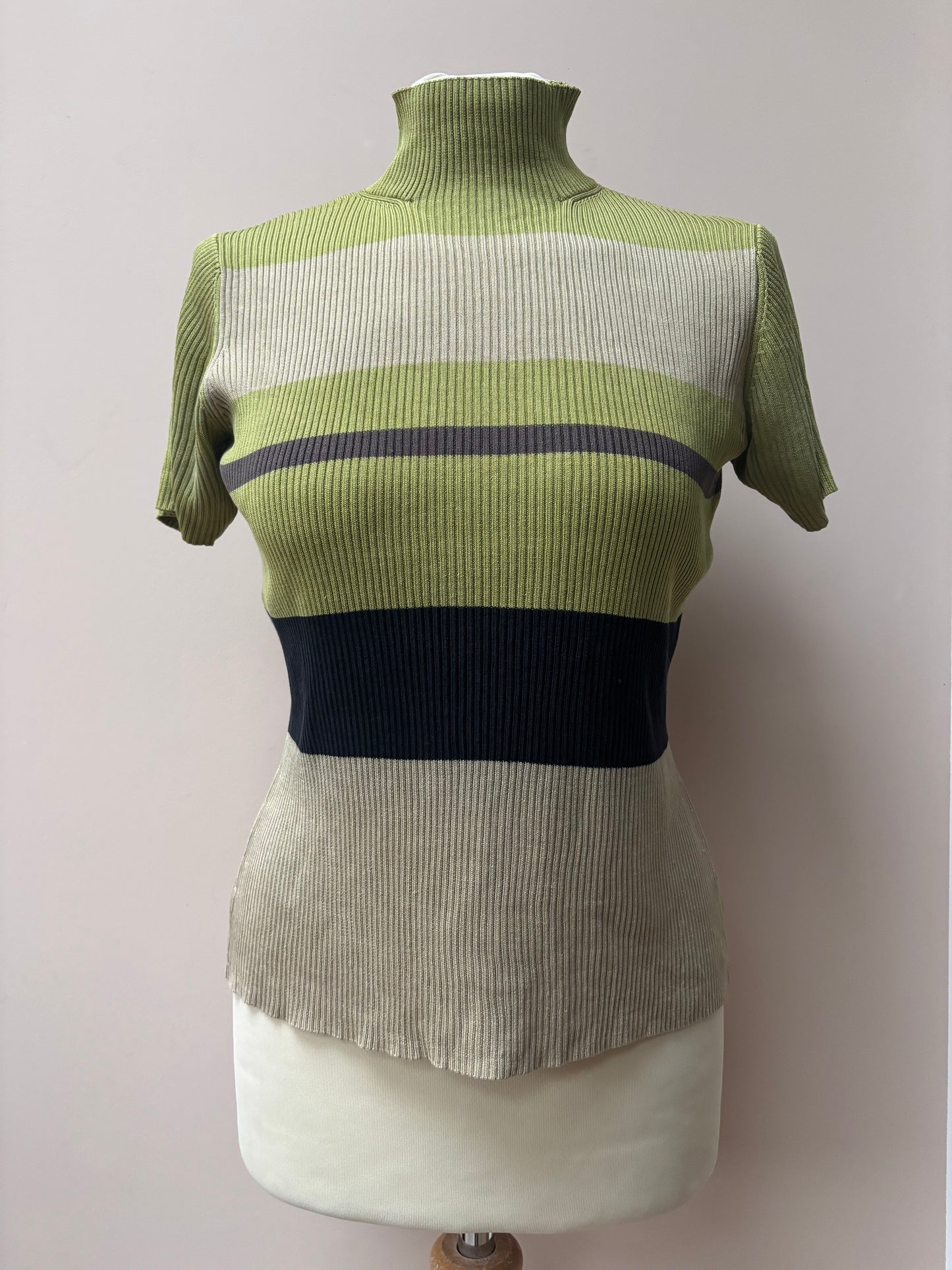 Vintage 100% silk top size Medium