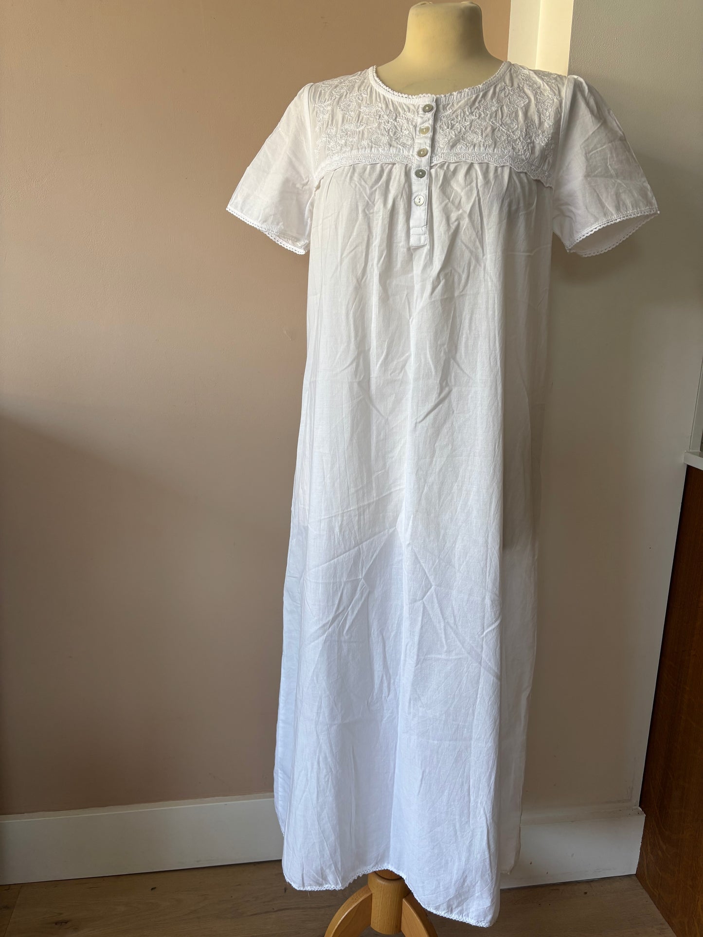 White 100% cotton long nightdress size Small