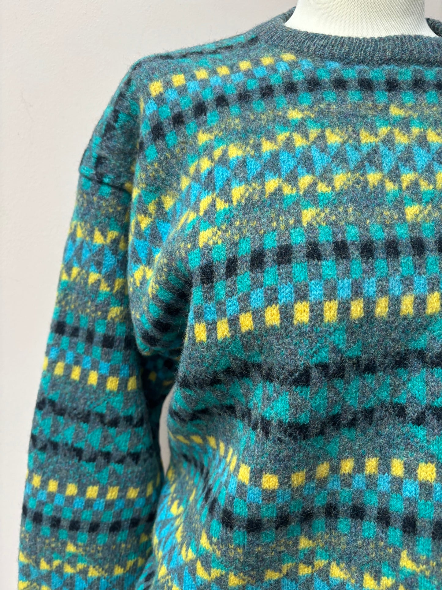 Vintage 100% wool jumper size 12